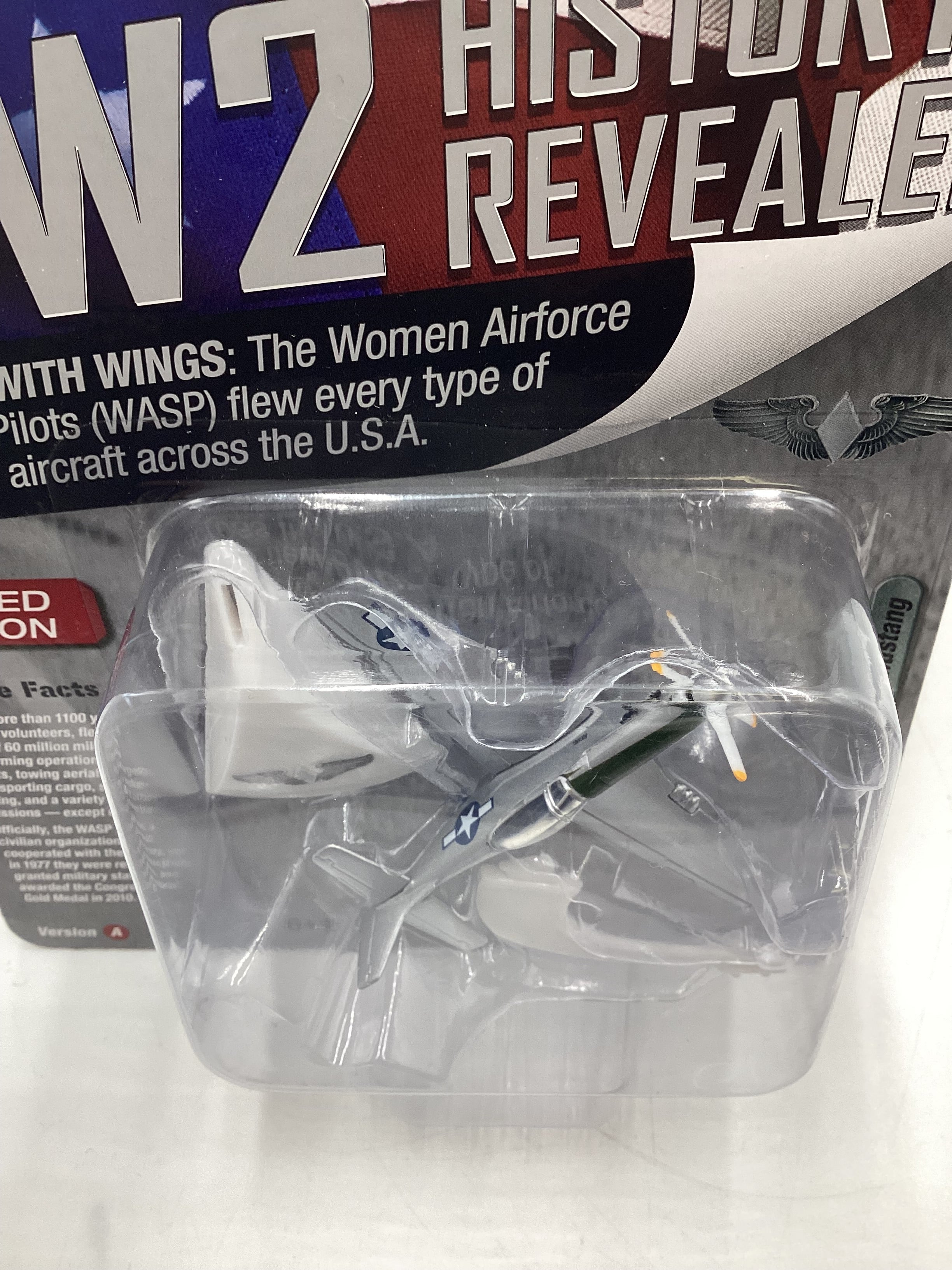 Johnny Lightning WW2 History Revealed Release 1 Version A North American Aviation P-51 Mustang White Lightning Chase - Image 6