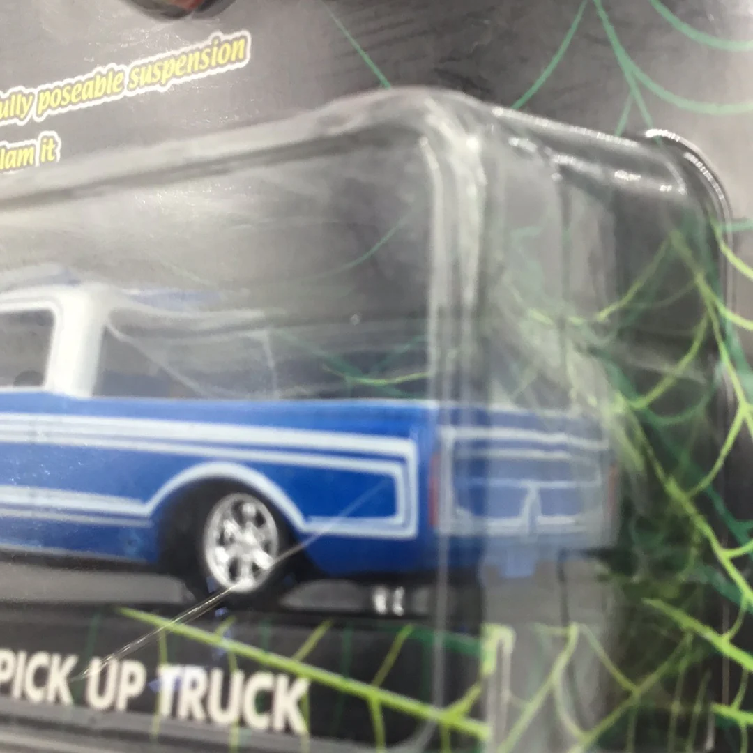 Loc Riderz 67 Chevy Pick Up Truck with poseable suspension - Image 4