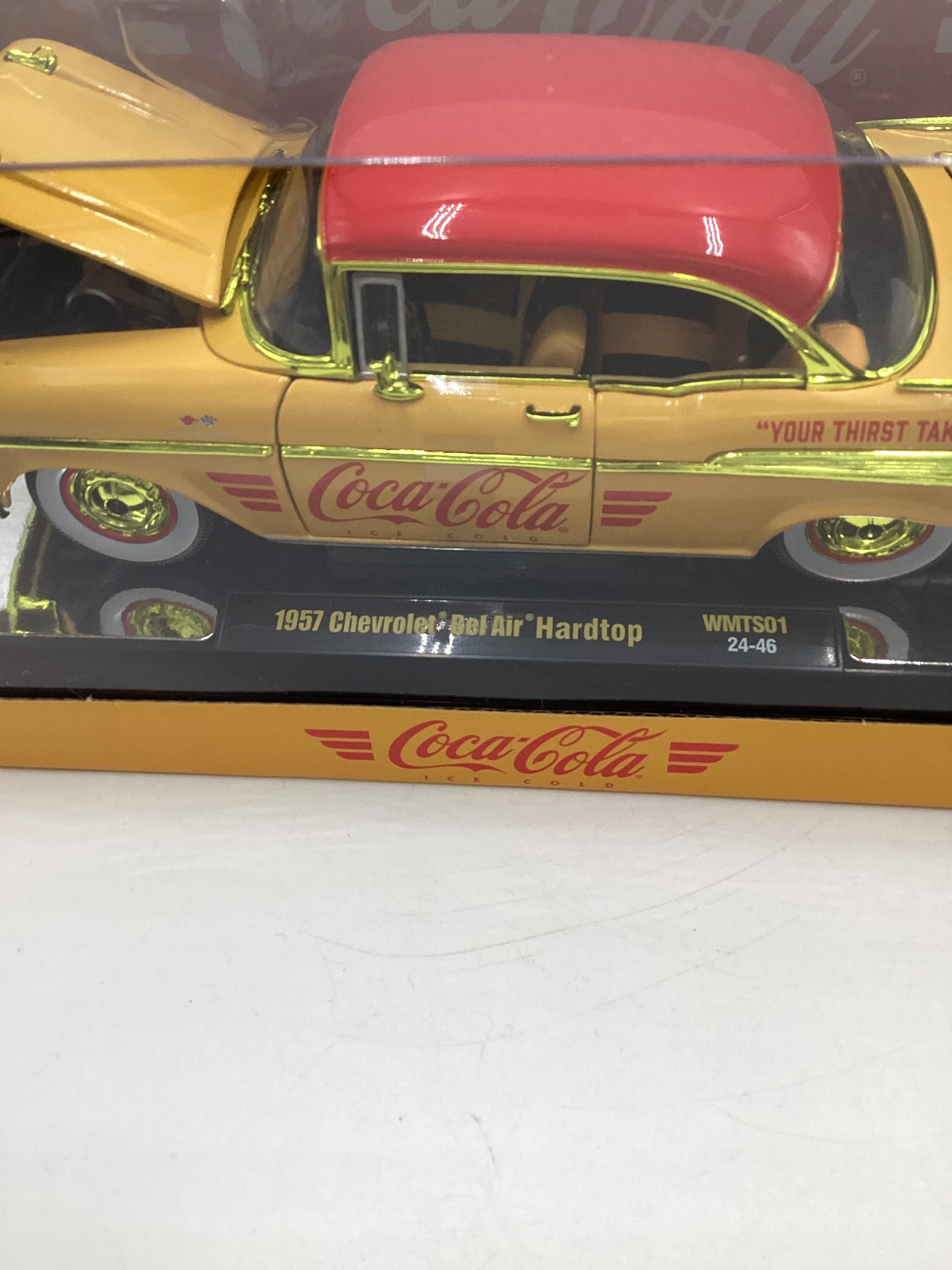 M2 Machines 1/24 Walmart Exclusive Coca Cola 1957 Chevrolet Bel Air Hardtop Yellow WMTS01 CHASE - Image 4