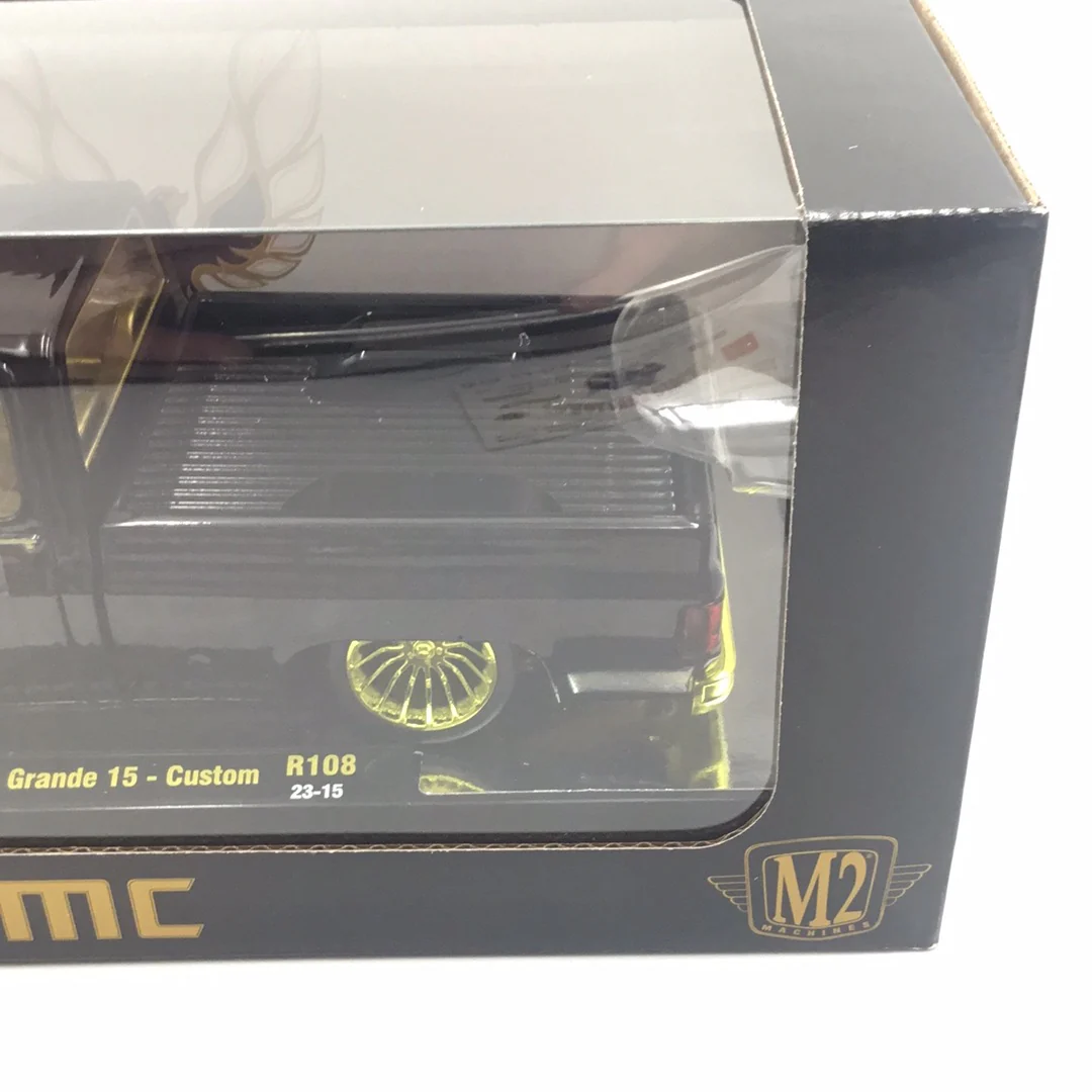 M2 Machines 1/24 1976 GMC Sierra Grand 15 Custom R108 Chase - Image 4