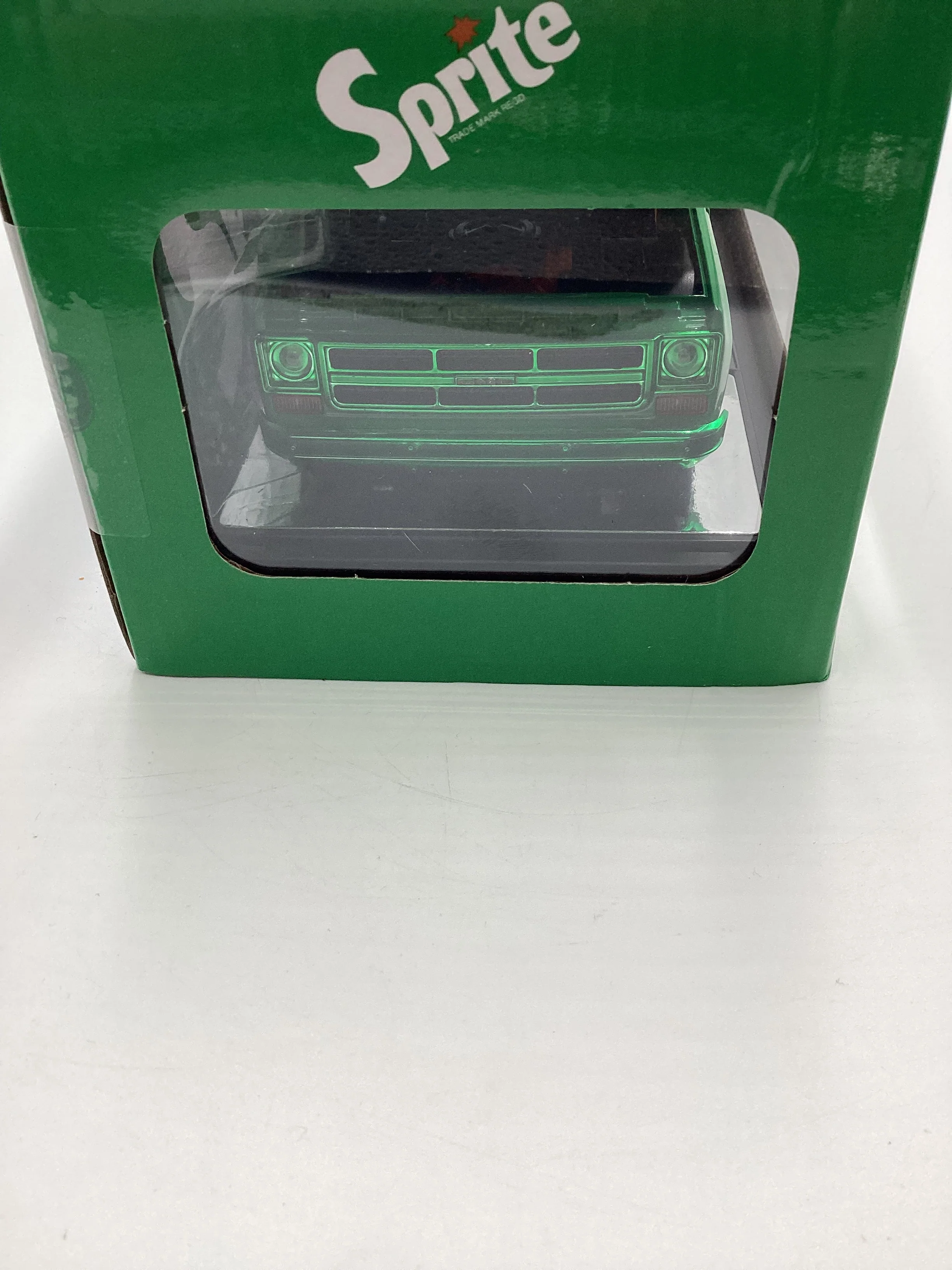M2 Machines 1/24 Walmart Exclusive Sprite 1976 GMC Sierra Grand Green/White WMTS01 Chase - Image 11