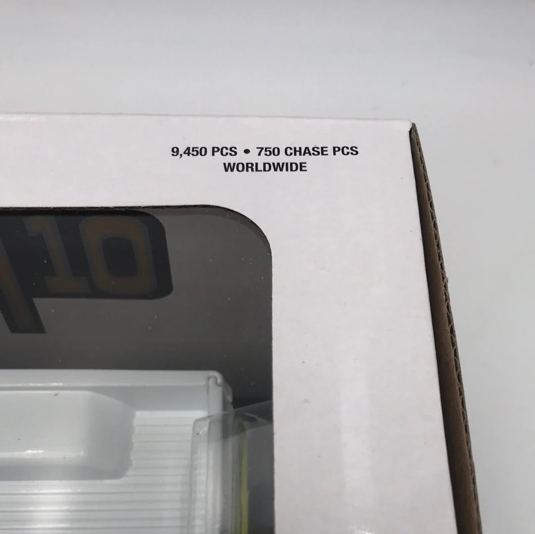 M2 Machines 1/24 chase 1973 Chevrolet Cheyenne 10 white R102 - Image 7