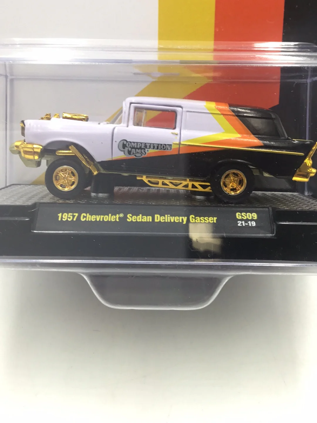 M2 MACHINES 1/64 HOBBY EXCLUSIVE 1957 CHEVROLET SEDAN DELIVERY GASSER COMPETITION CAMS CHASE GS09 - Image 2