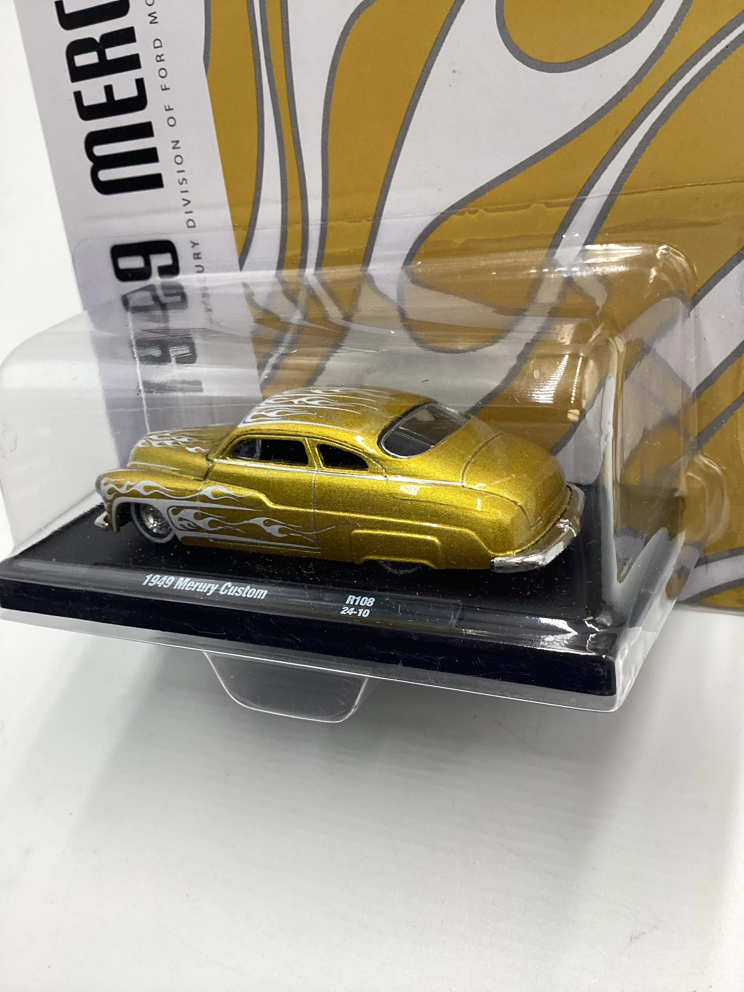 M2 Machines Auto Driver 1949 Mercury 1949 Mercury Custom Gold R108 189A - Image 4