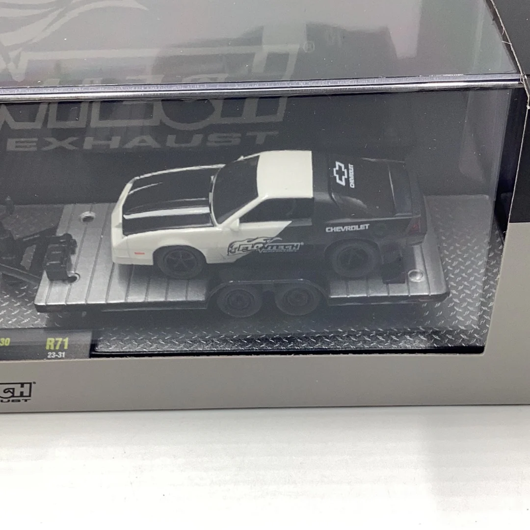 M2 Machines 1973 Chevrolet Cheyenne Super 10 & 1985 Iroc -Z R71 - Image 3