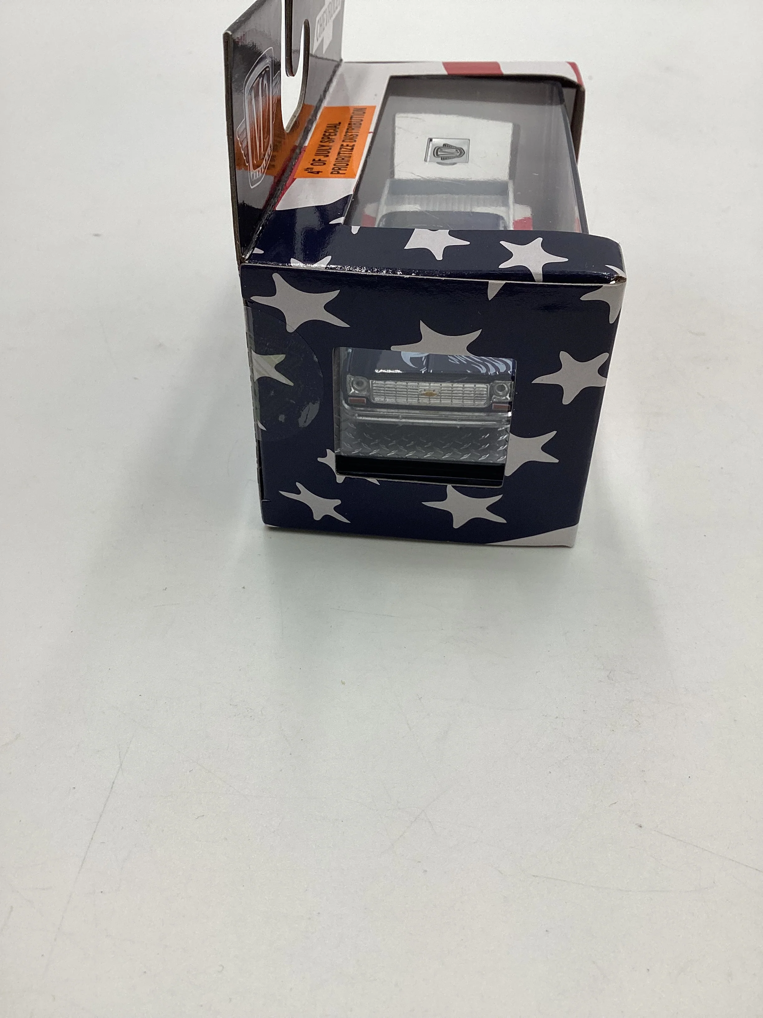 M2 Machines Oreillys Exclusive S130 1973 Chevrolet Cheyenne Super 30 (4th of July) - Image 6