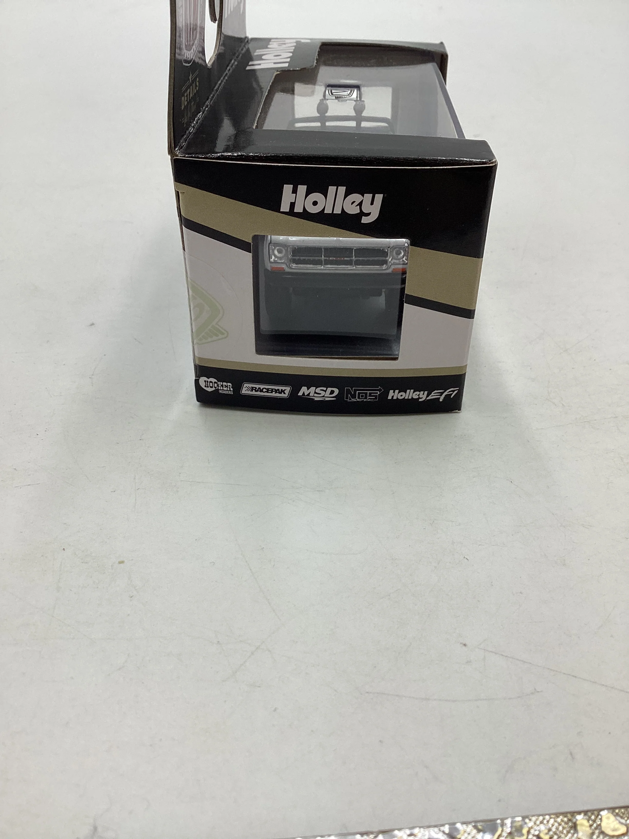 M2 Machines Holley 1976 GMC Sierra Grand 15 4x4 R64 - Image 7