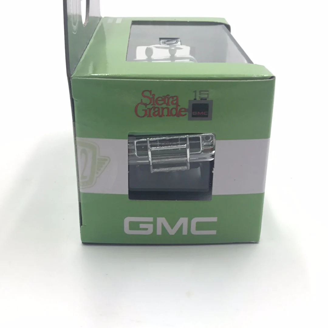 M2 Machines 1976 GMC Sierra Grand 15 4x4 R71 - Image 4
