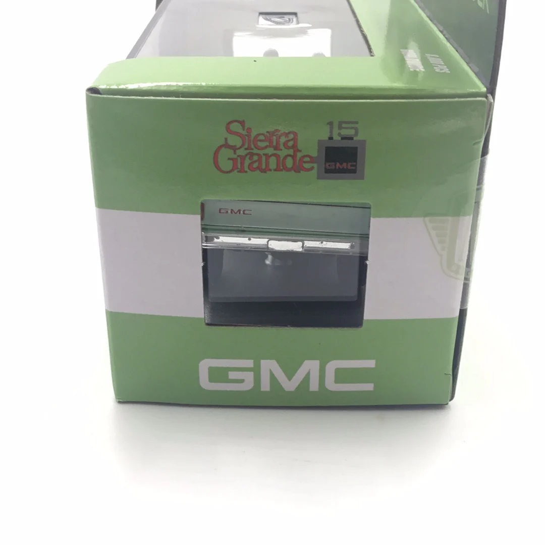 M2 Machines 1976 GMC Sierra Grand 15 4x4 R71 - Image 5