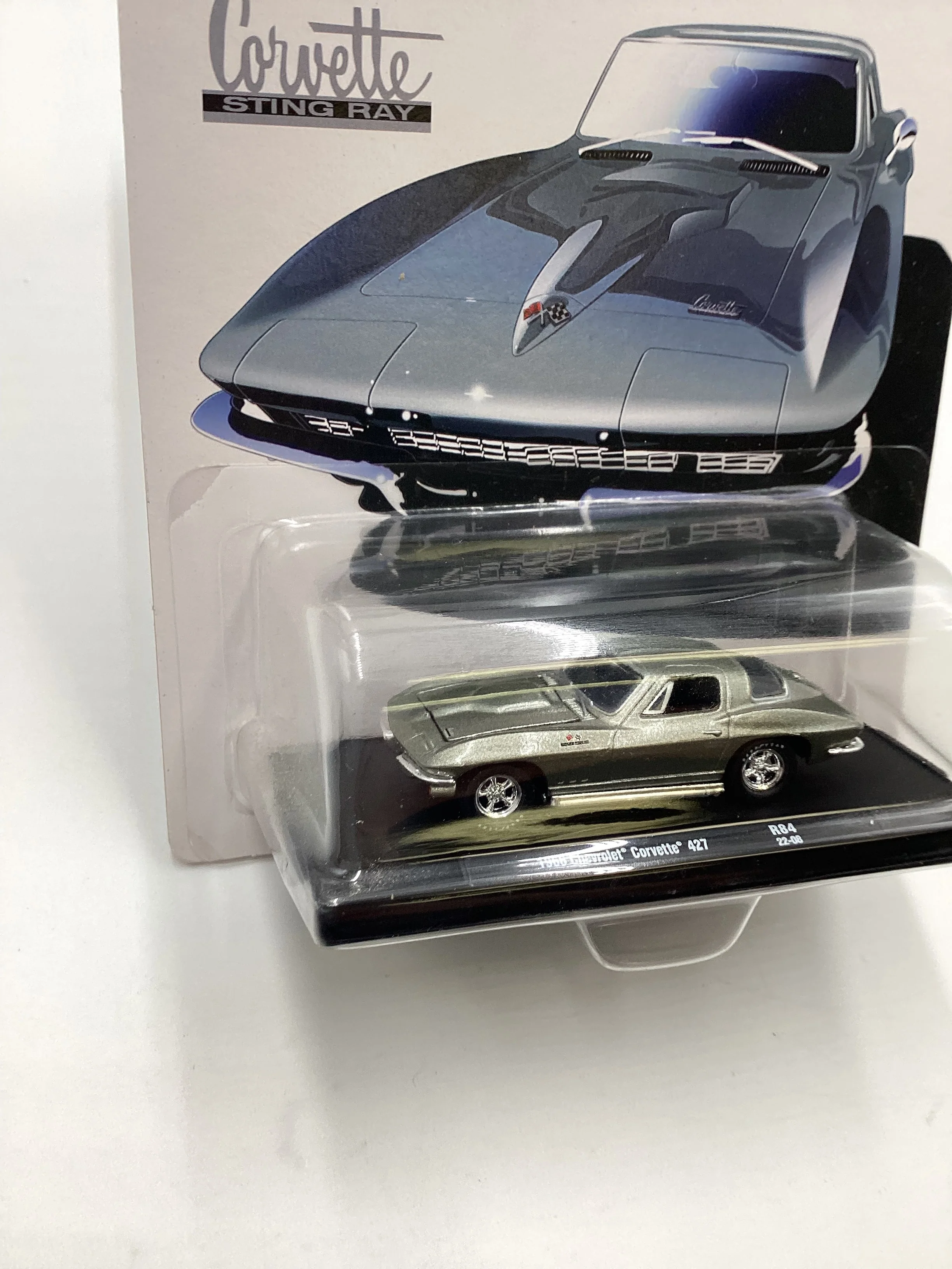 M2 Machines Auto driver 1966 Chevrolet Corvette 427 Silver R84 188G - Image 5