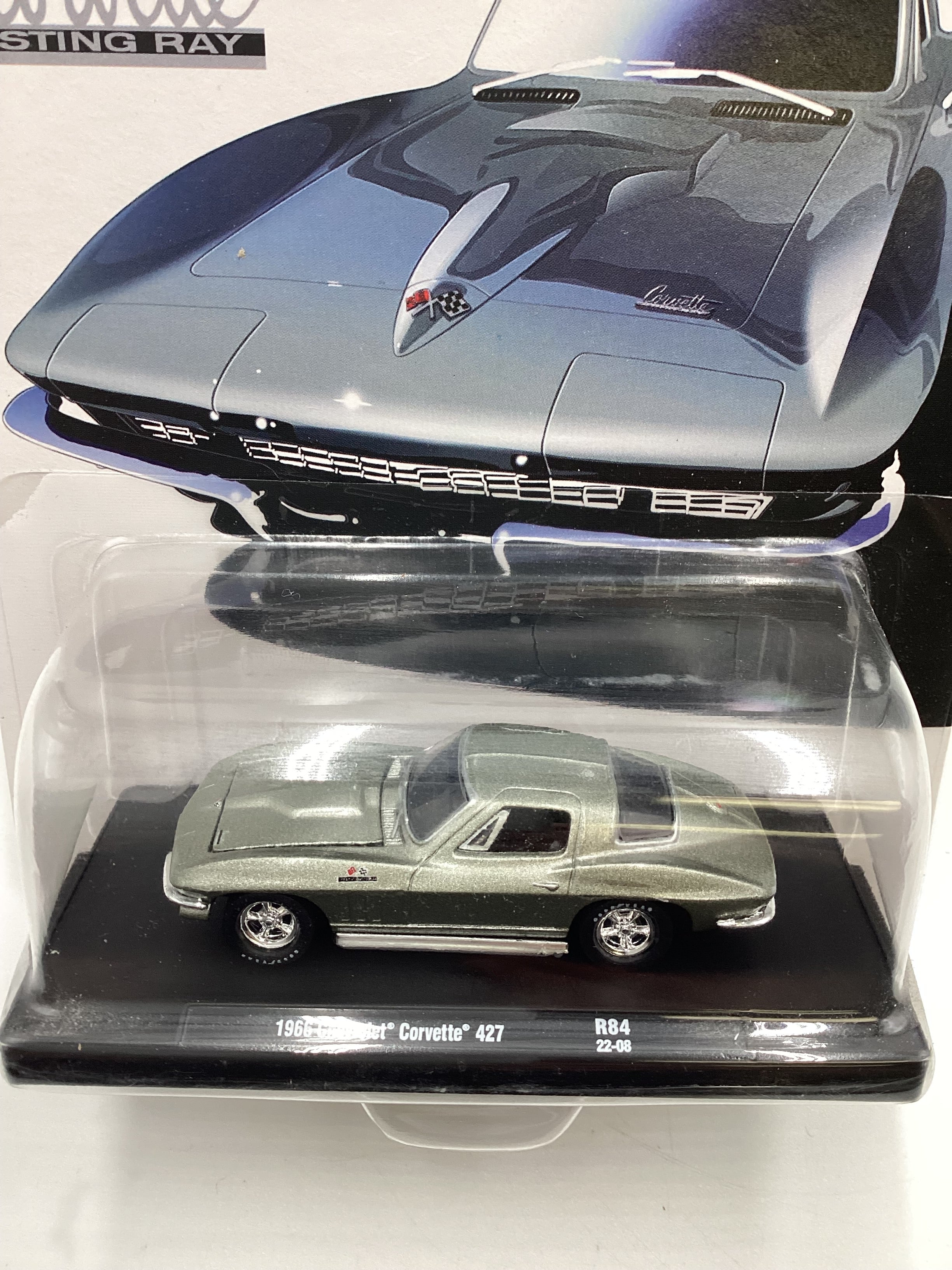 M2 Machines Auto driver 1966 Chevrolet Corvette 427 Silver R84 188G - Image 6