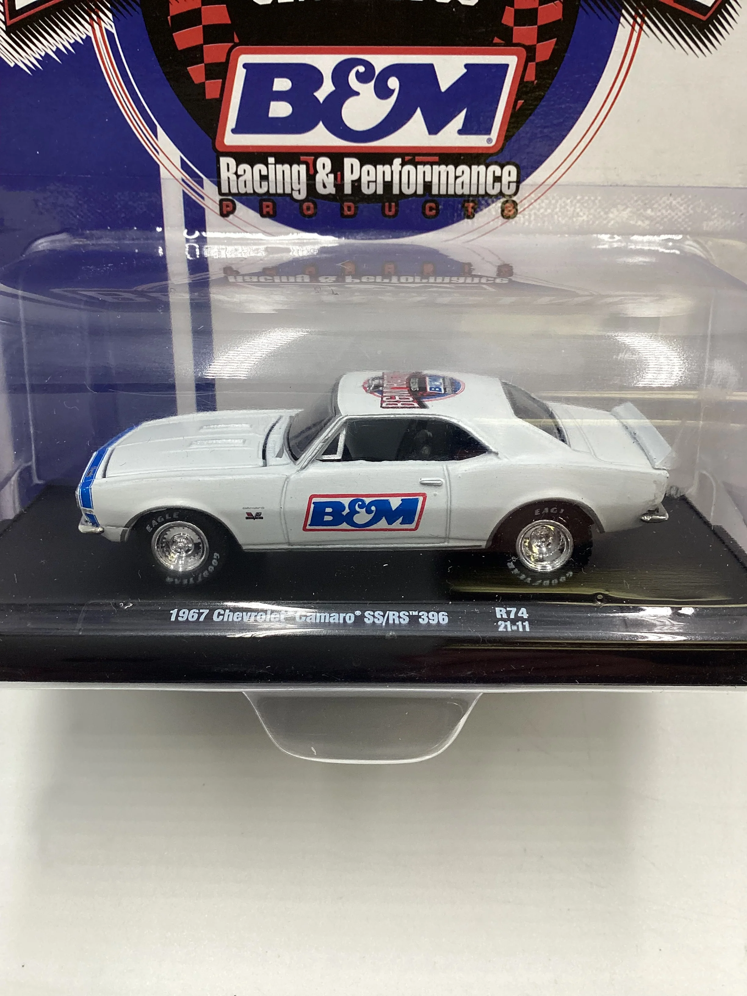 M2 Machines Auto Driver B&M 1967 Chevrolet Camaro SS/RS 396 White R74 189C - Image 3