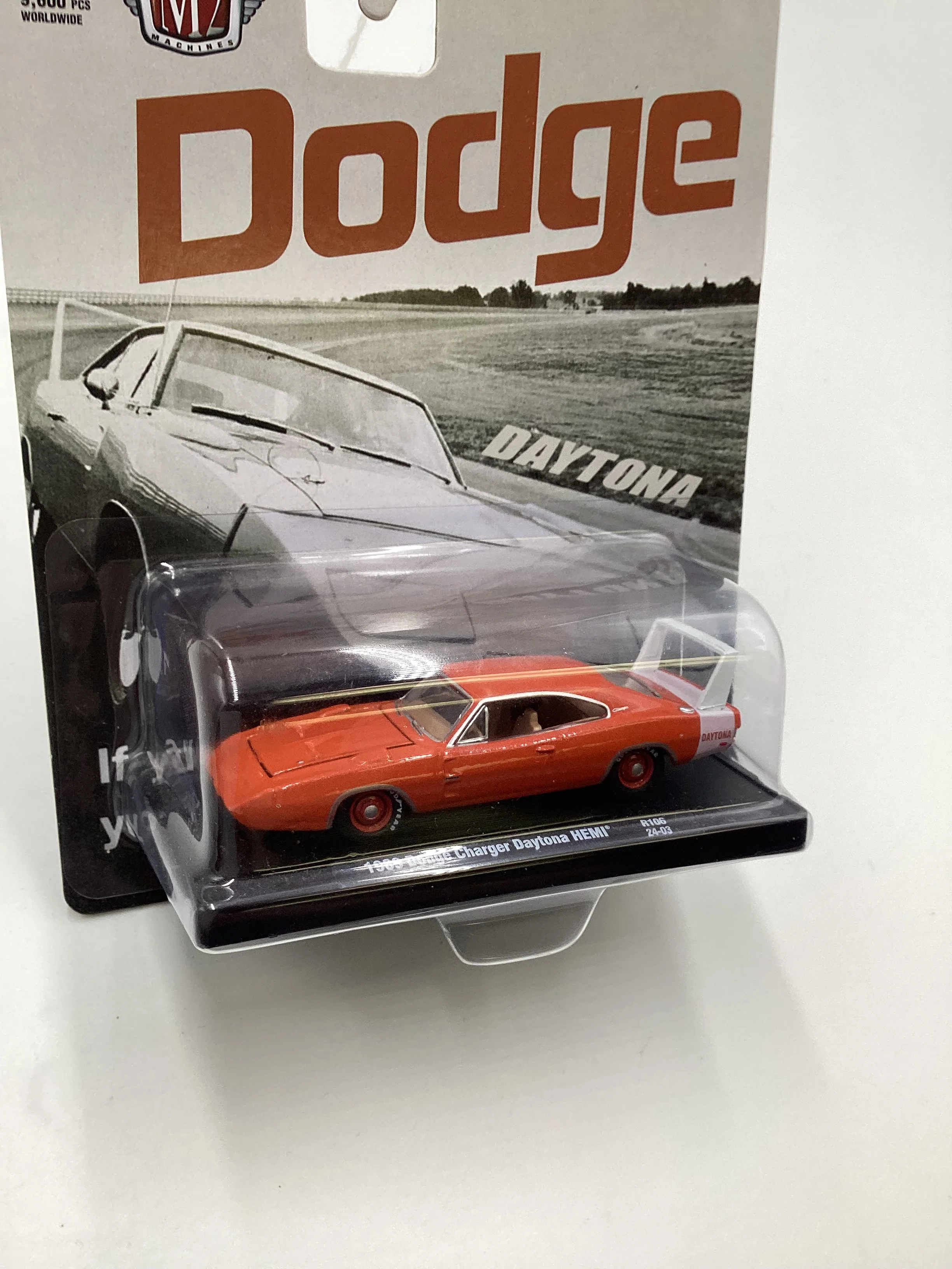 M2 Machines Auto Driver Dodge 1969 Dodge Charger Daytona Hemi Orange R106 191B - Image 4