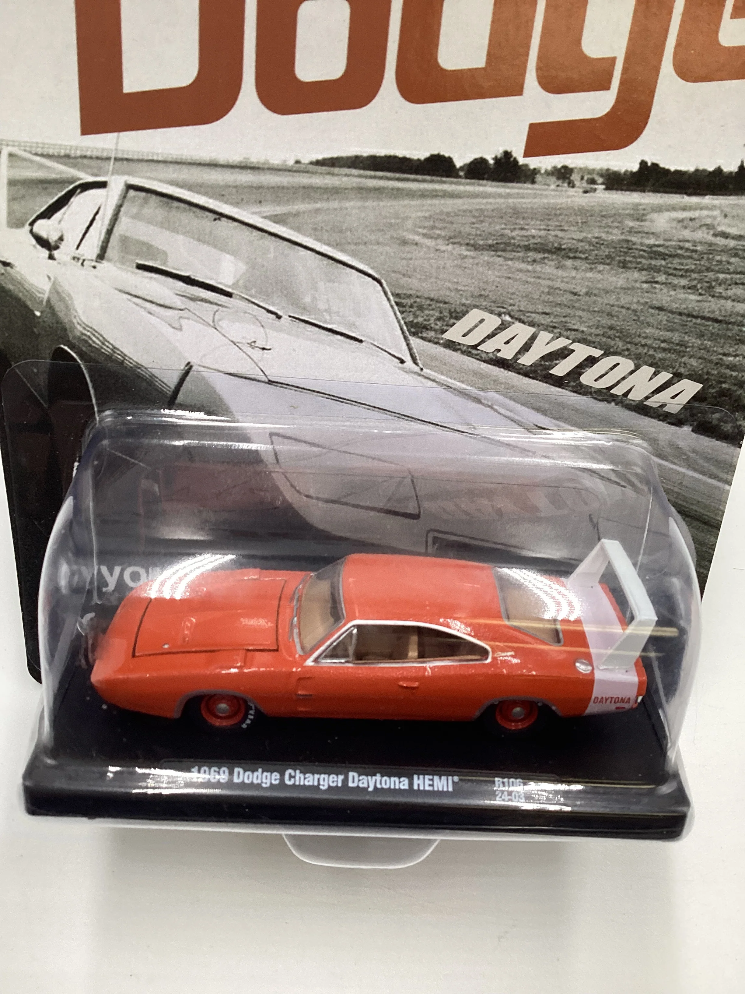 M2 Machines Auto Driver Dodge 1969 Dodge Charger Daytona Hemi Orange R106 191B - Image 5