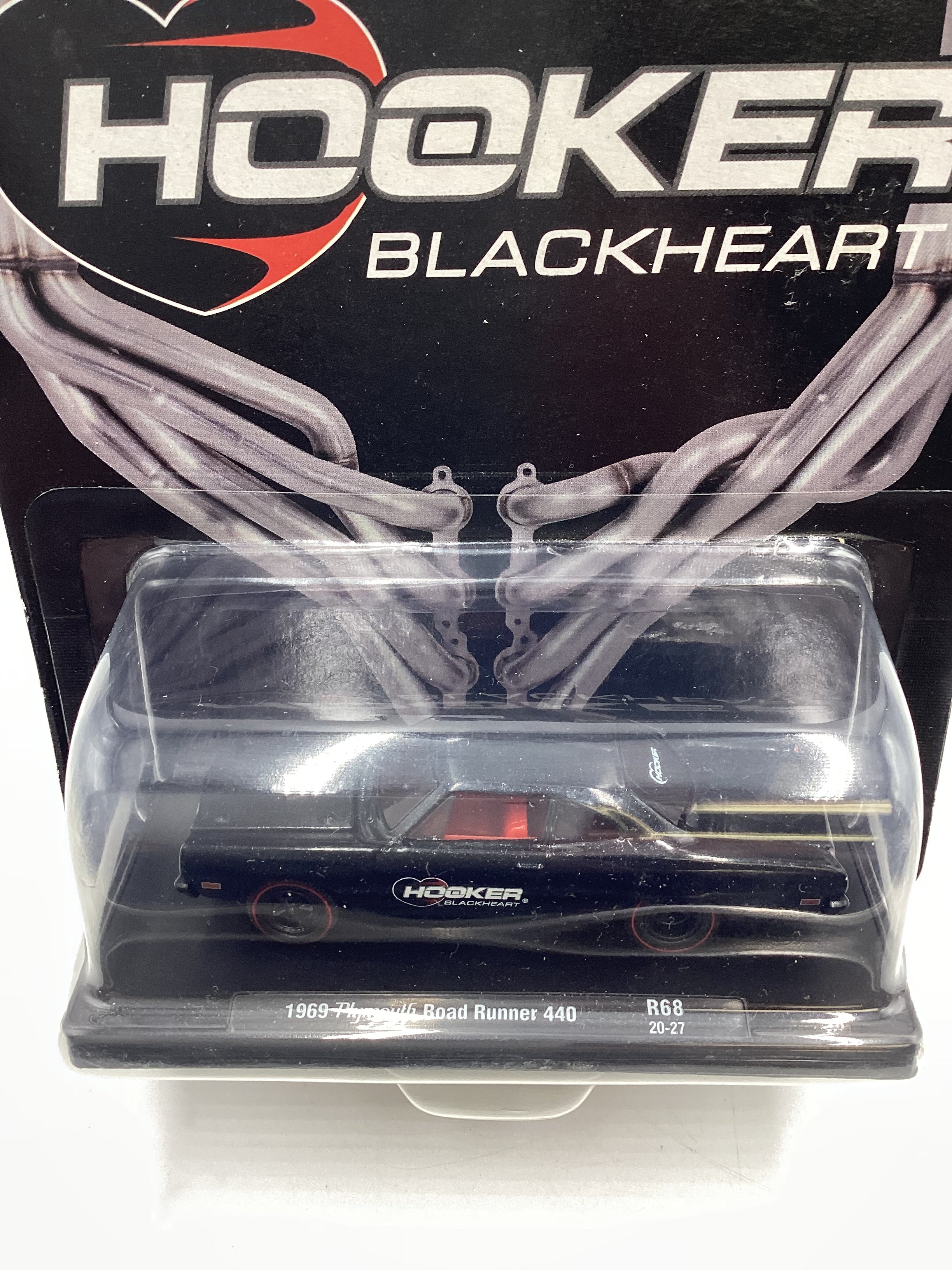 M2 Machines Auto driver Hooker Heart 1969 Plymouth Road Runner 440 Black R68 - Image 6