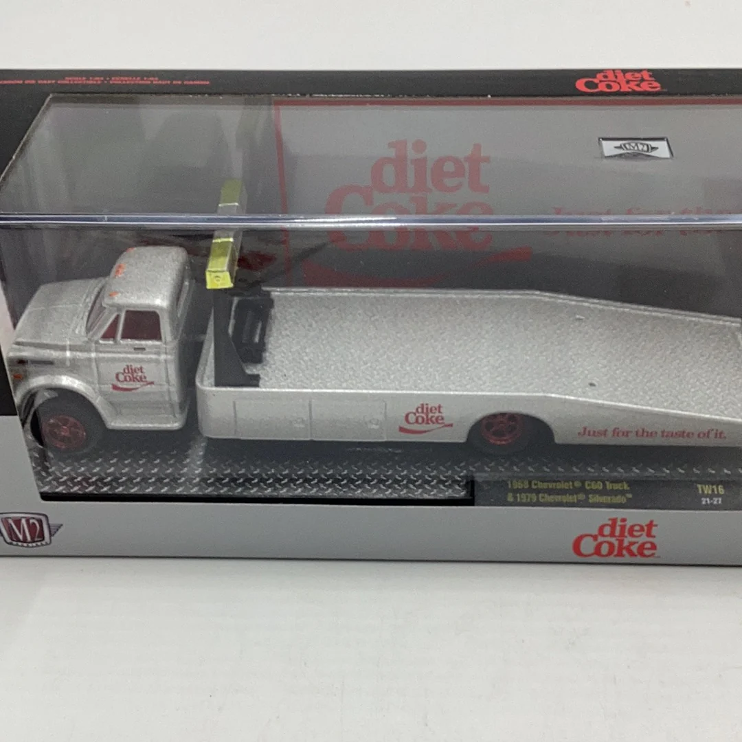 M2 Machines auto haulers 1968 Chevrolet C60 Truck & 1979 Chevrolet Silverado TW16 Chase - Image 2