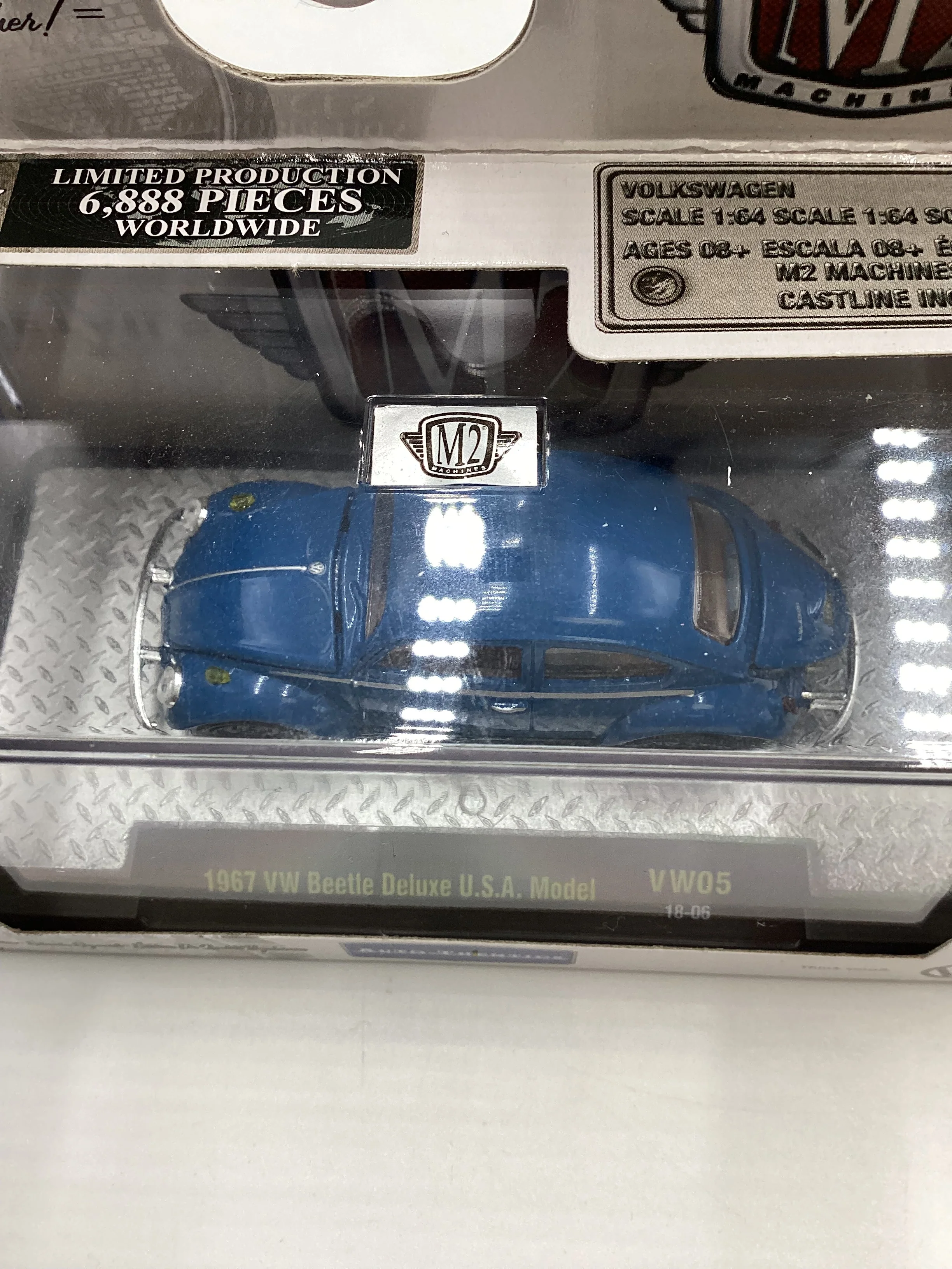 M2 Machines Auto-Thenics 1/6888 1967 VW Beetle Deluxe USA Model Blue VW05 - Image 3