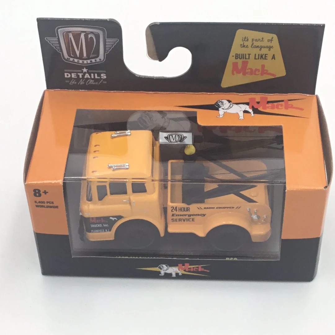 M2 Machines auto-thentics 1957 Mack Model N Tow Truck R68 - Image 4