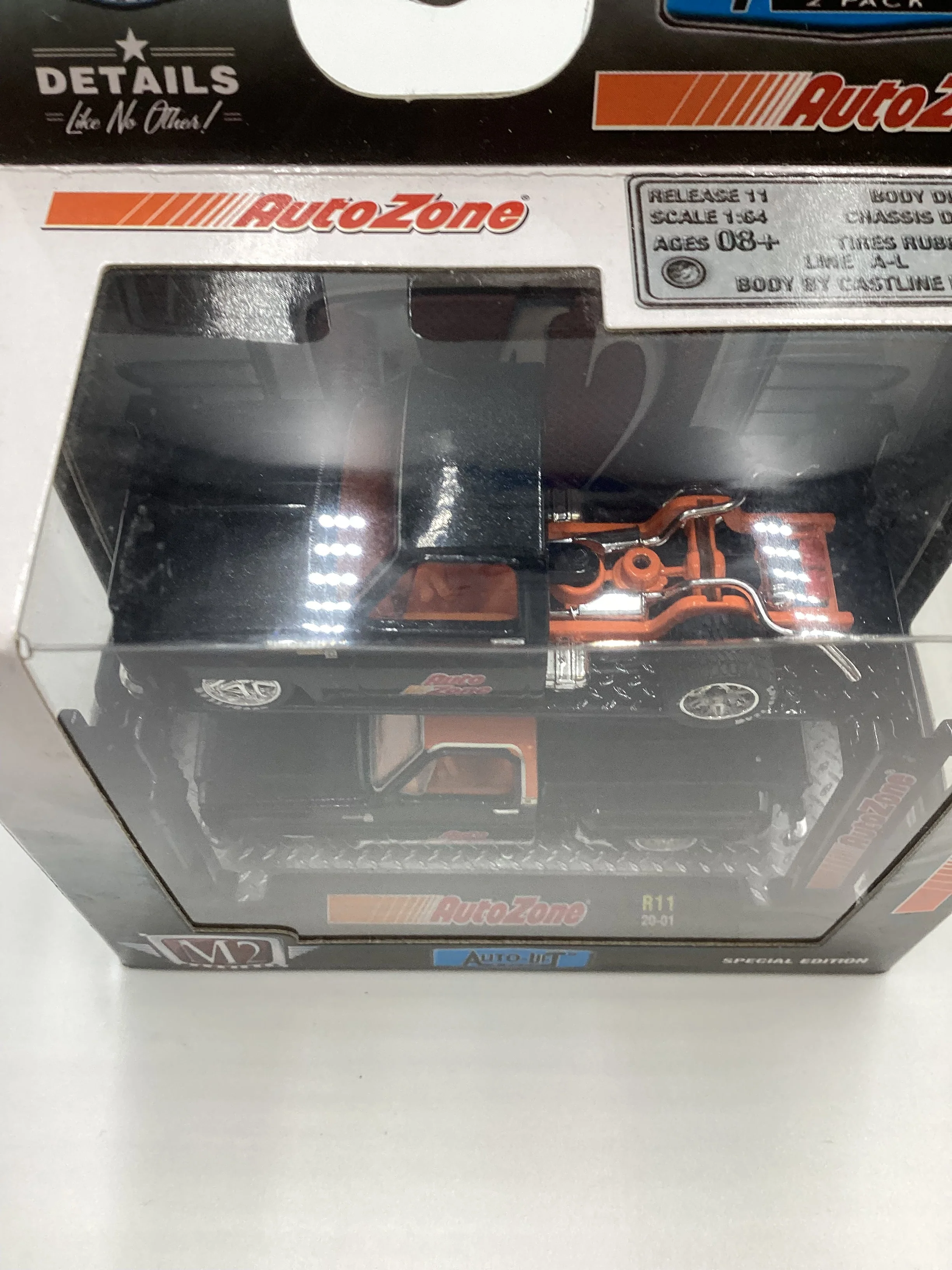 M2 Machines Auto Zone Exclusive Auto Lift 1979 Chevrolet Silverado Bedless/ Stepside Black R11 - Image 5