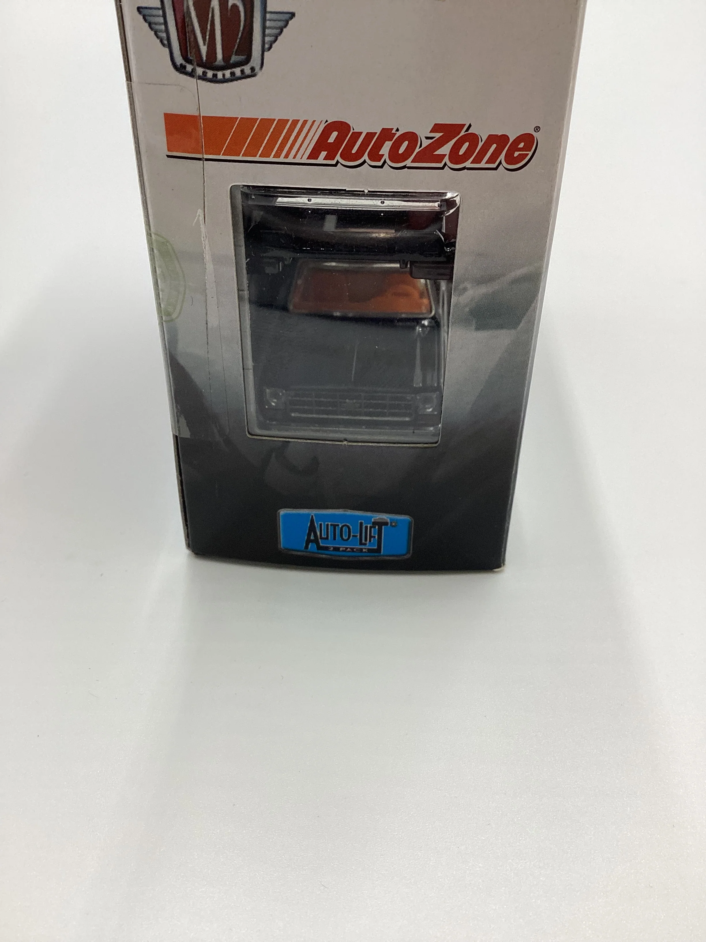 M2 Machines Auto Zone Exclusive Auto Lift 1979 Chevrolet Silverado Bedless/ Stepside Black R11 - Image 7