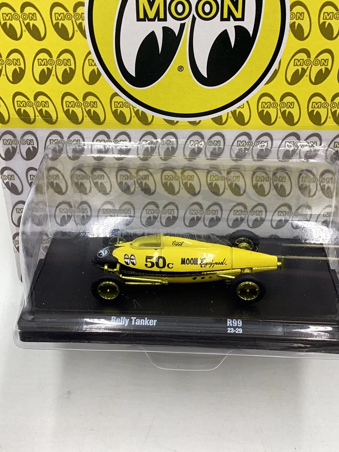 M2 Mooneyes Chase 1/750 Belly Tanker - Image 6