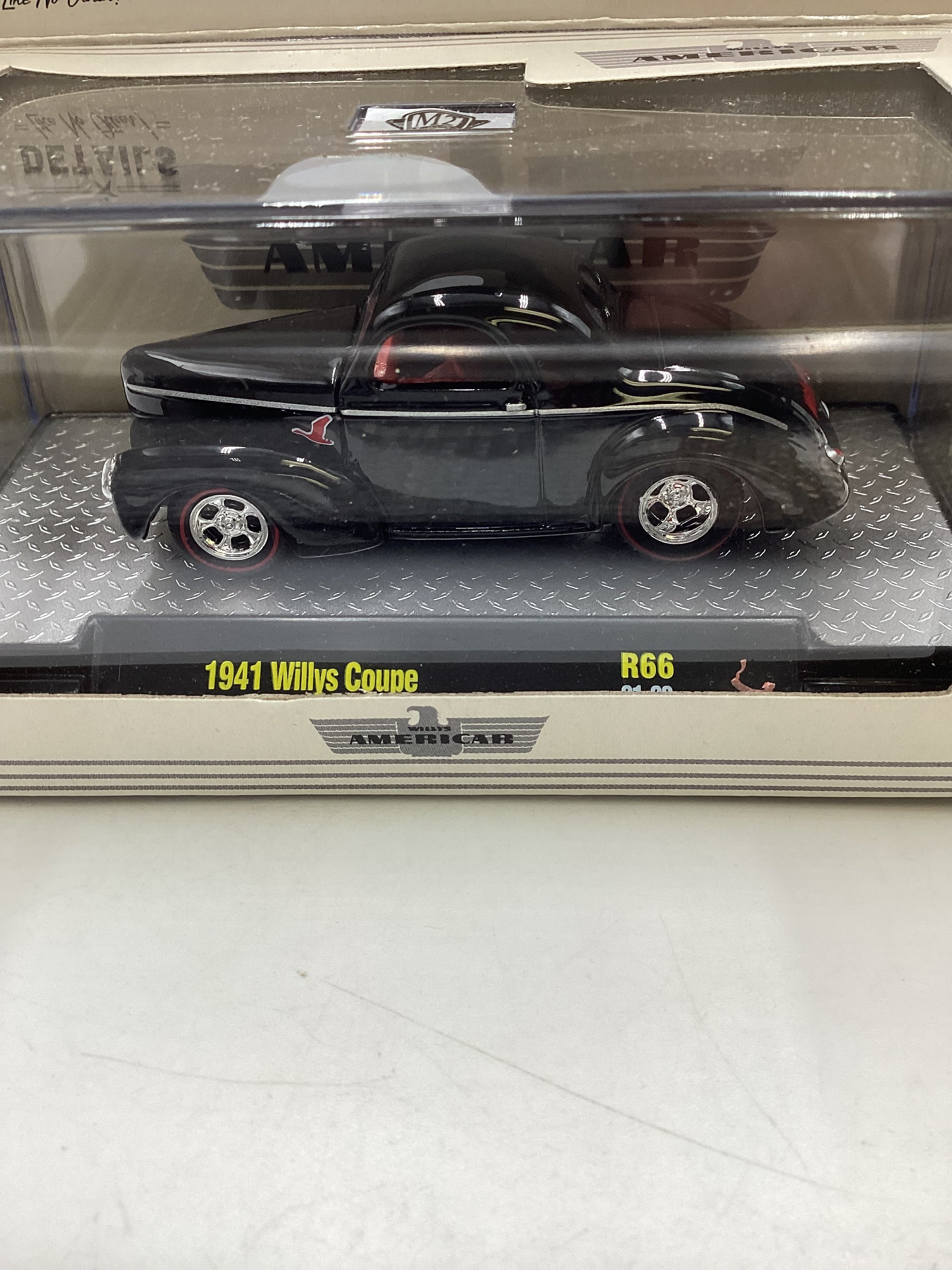 M2 Machines CHASE Willys Americar 1941 Willys Coupe Black R66 with protector - Image 3