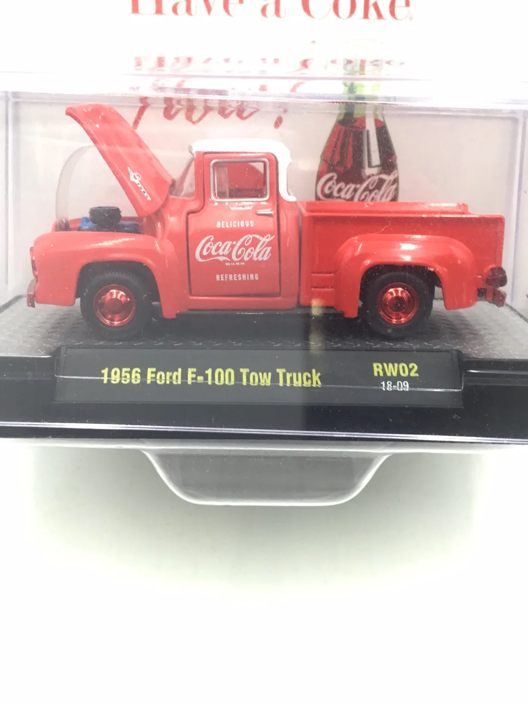 M2 Machines Coca Cola Christmas 1956 Ford F100 Tow Truck Chase RW02 - Image 2