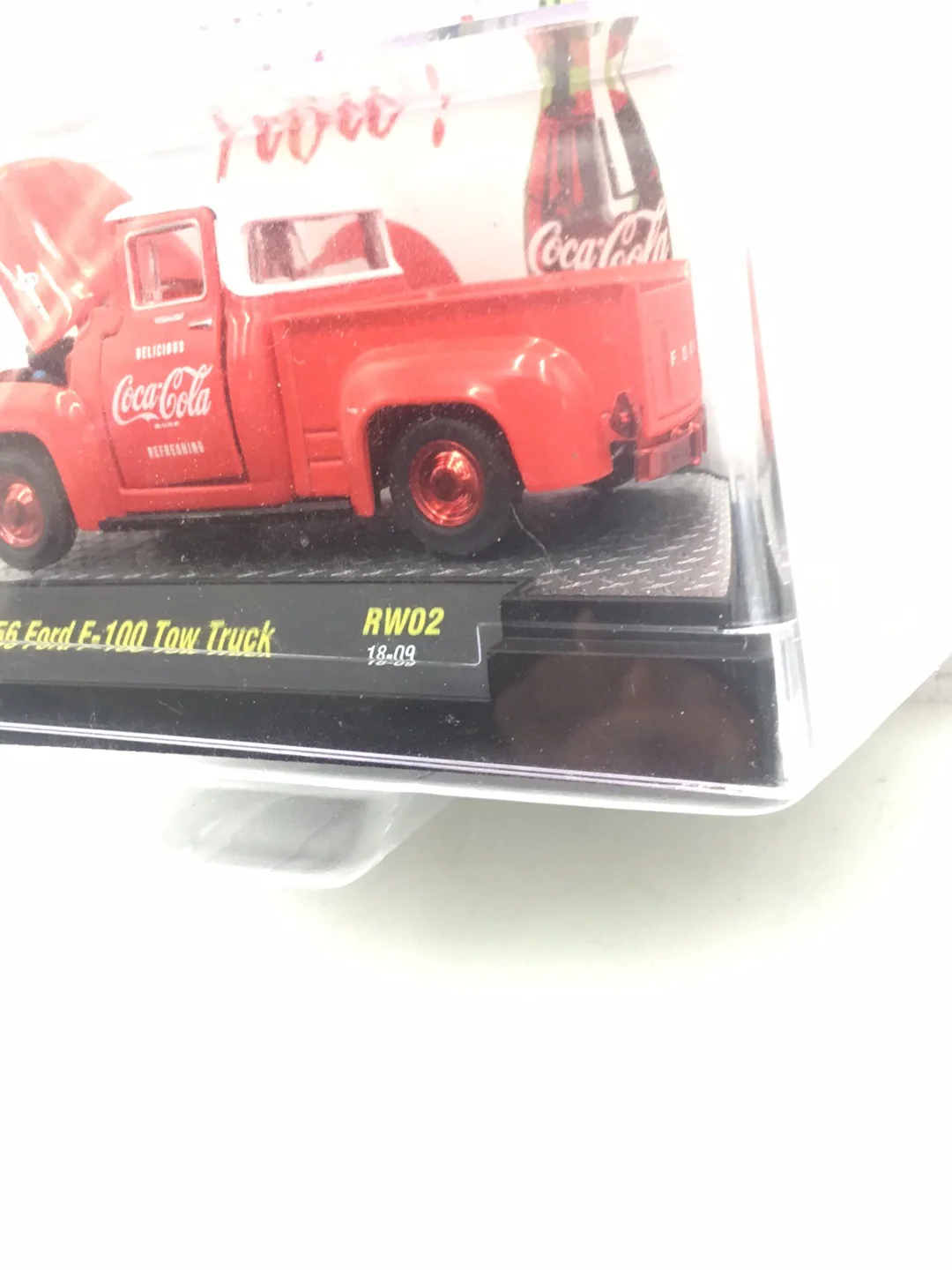 M2 Machines Coca Cola Christmas 1956 Ford F100 Tow Truck Chase RW02 - Image 4