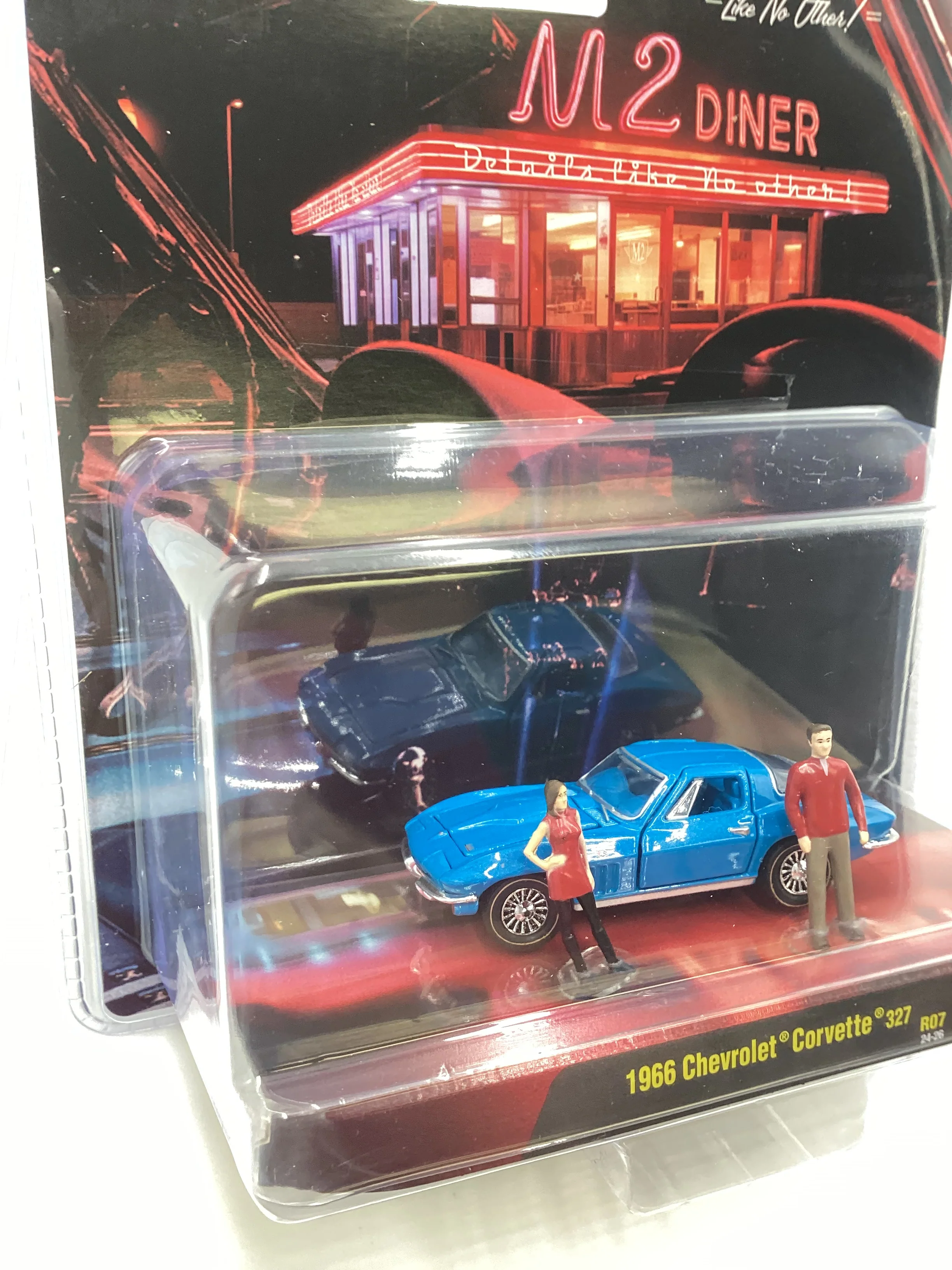 M2 Machines Diorama 1966 Chevrolet Corvette 327 Blue R07 198F - Image 5