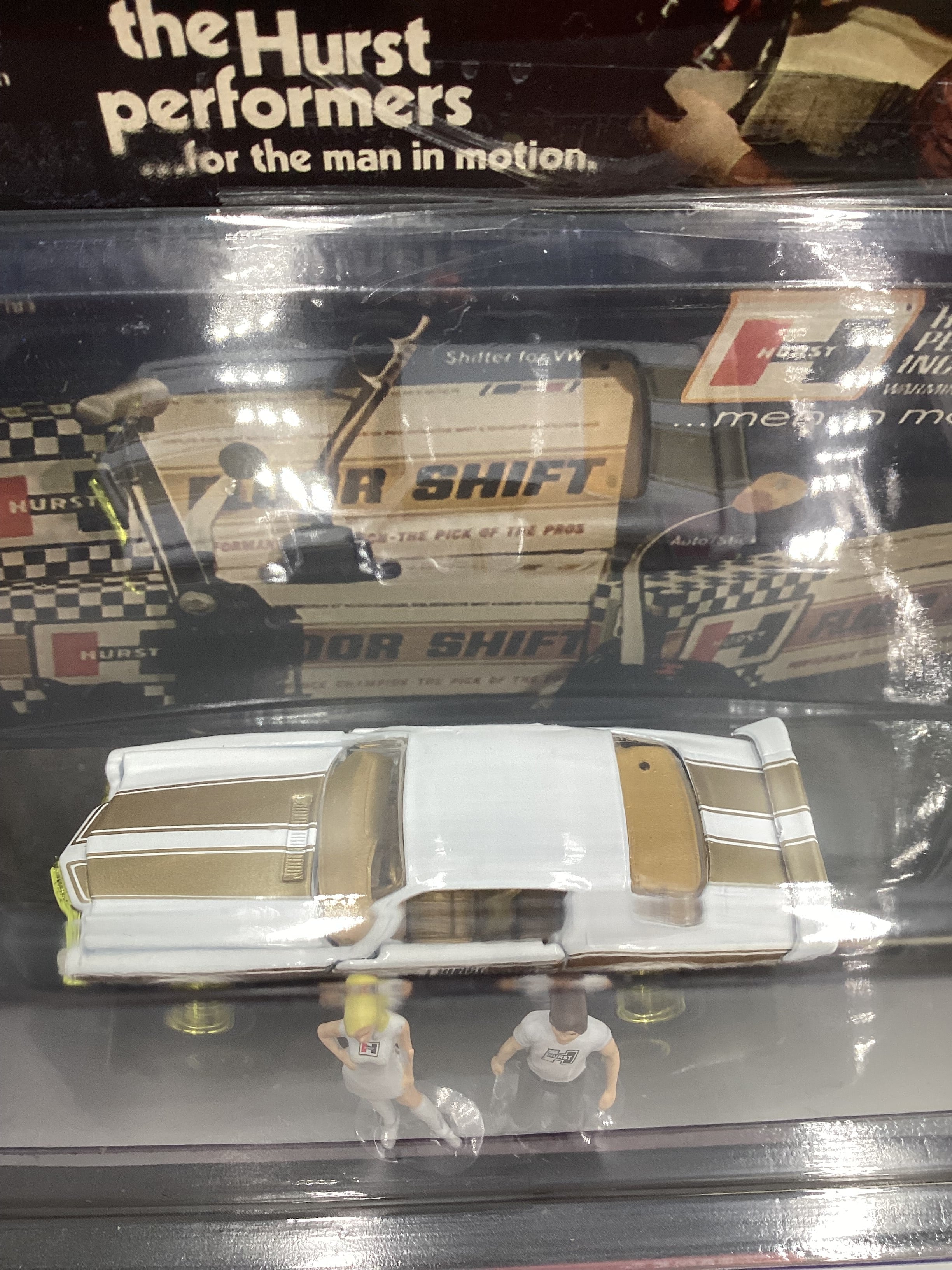 M2 Machines Diorama Hurst 1972 Chevrolet Camaro Z/28 R07 CHASE White - Image 6