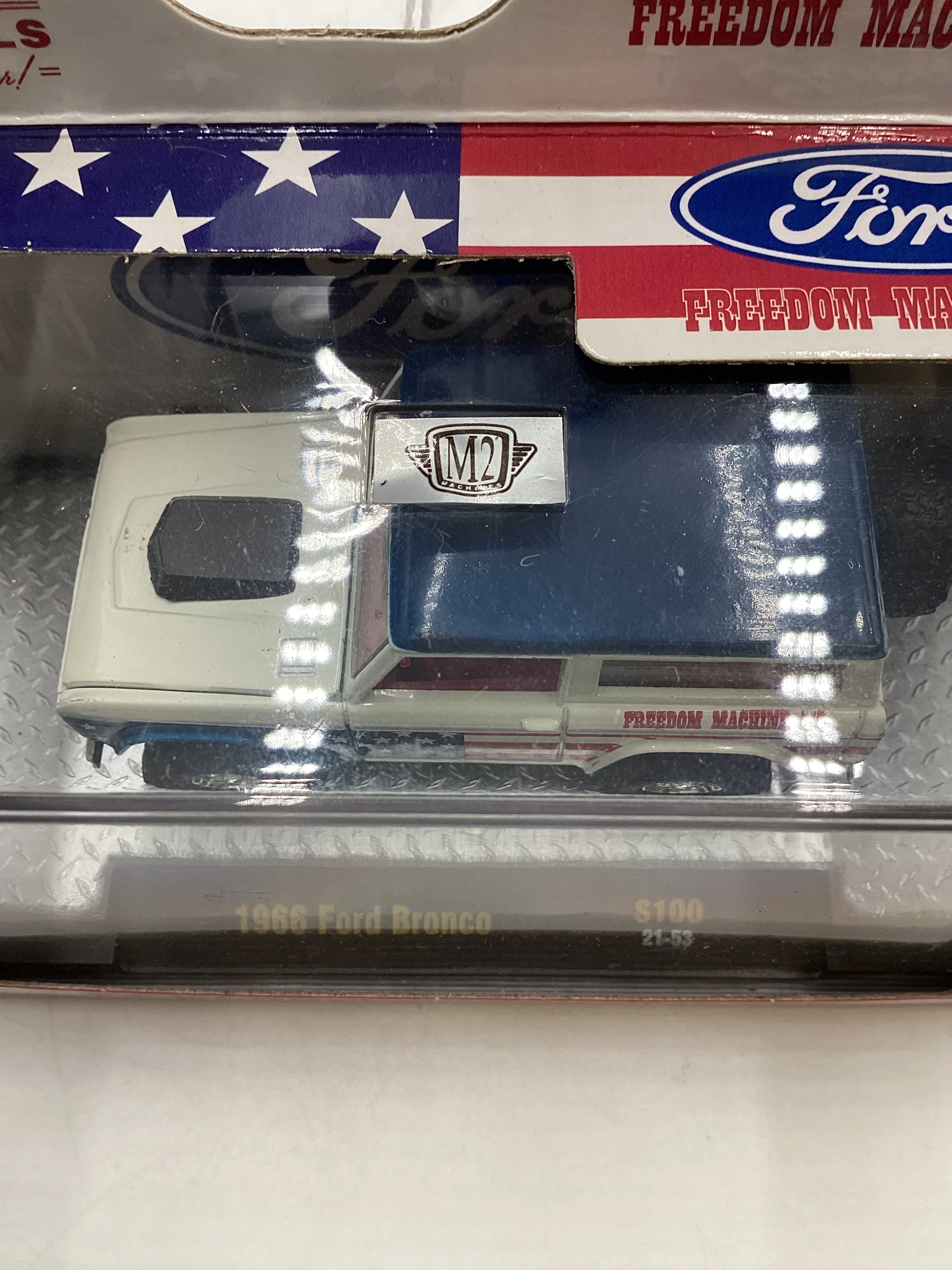 M2 Machines Freedom Machine 1966 Ford Bronco oreillys exclusive S100 - Image 4