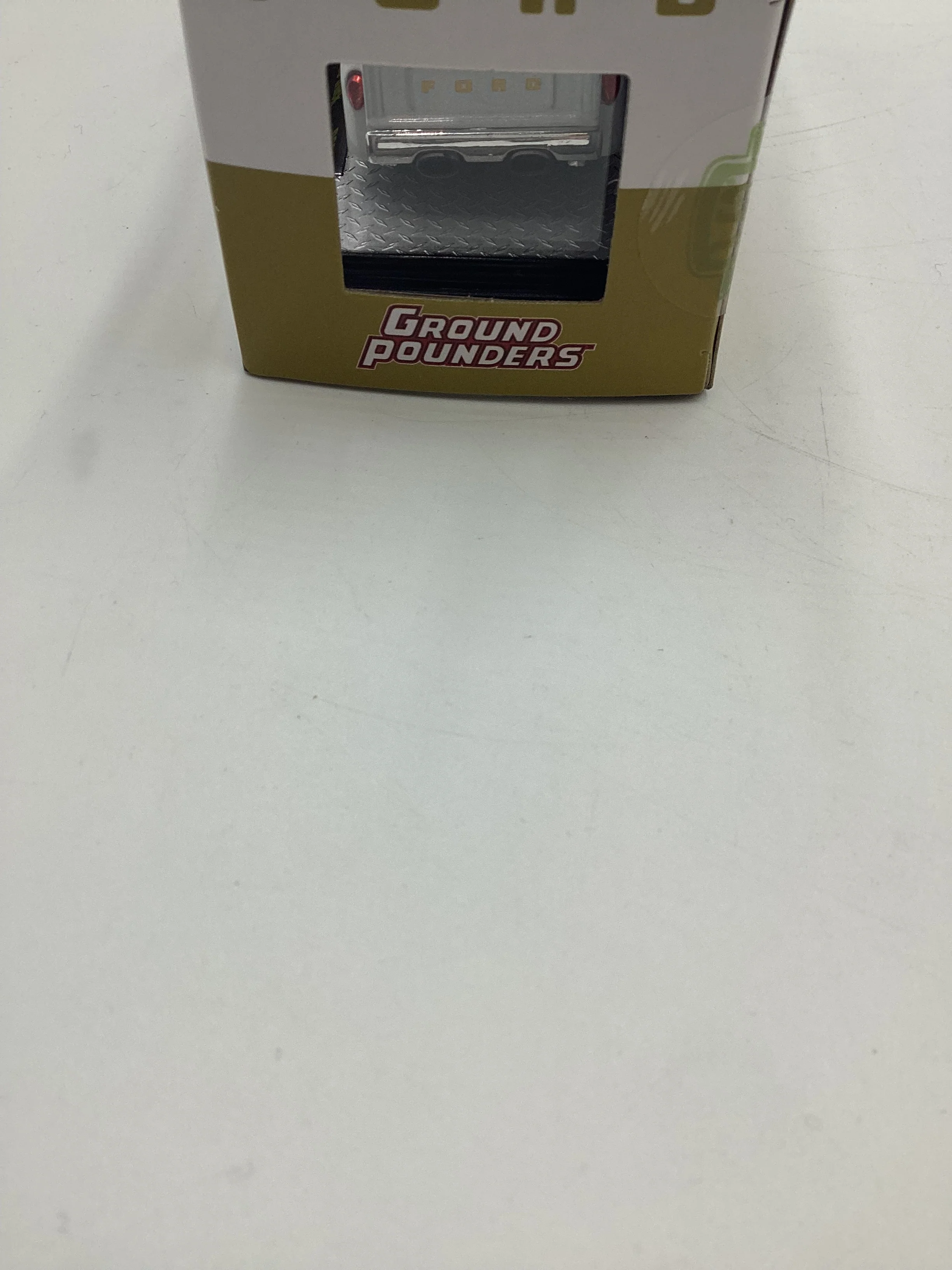 M2 Machines Ground Pounders 1956 Ford F 100 truck R22 White/Gold - Image 7