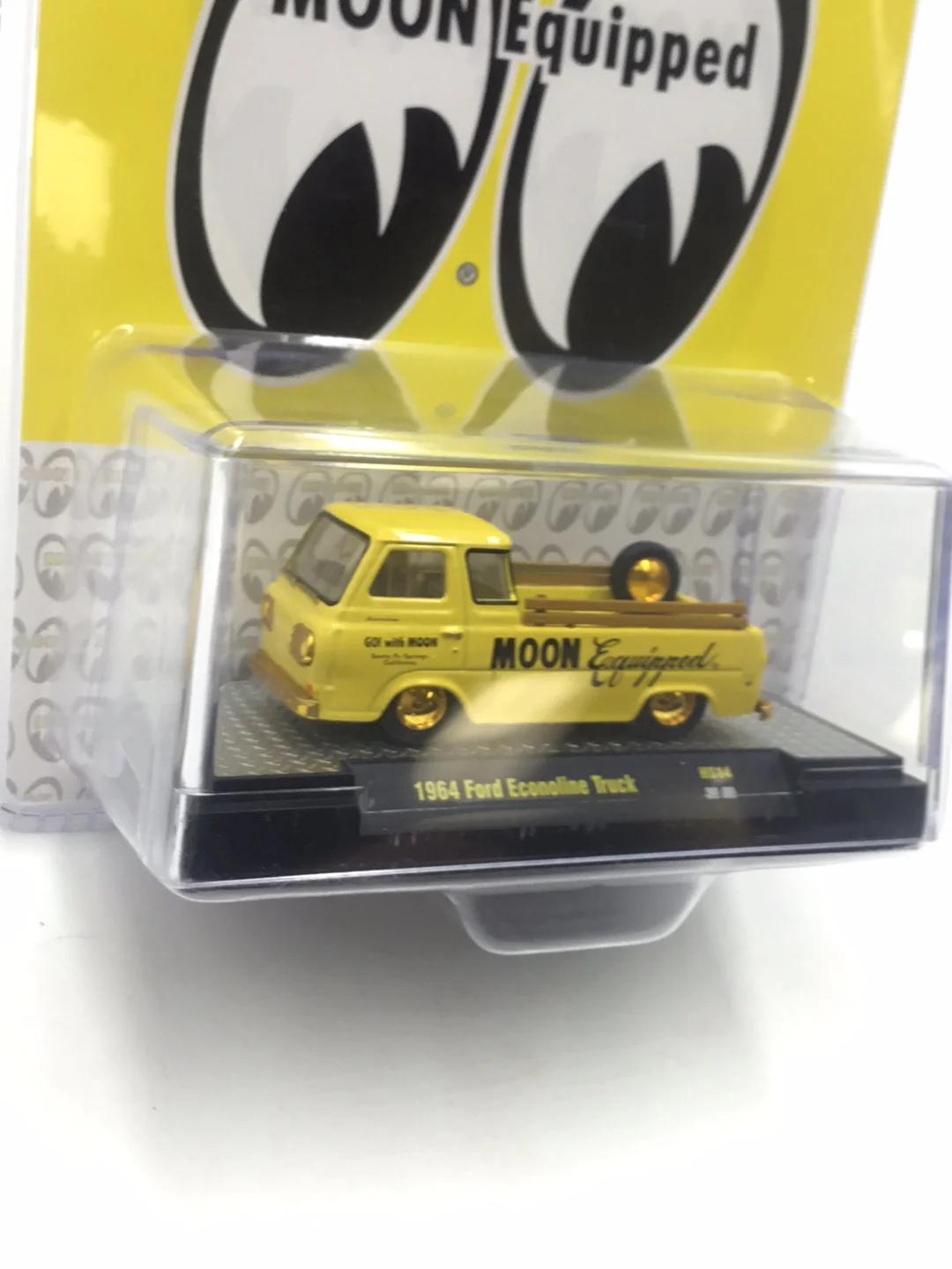 M2 MACHINES HOBBY EXCLUSIVE 1964 FORD ECONOLINE TRUCK MOONEYES CHASE HS14 - Image 3