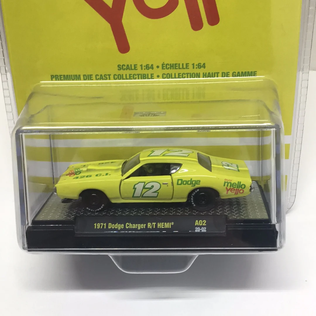 M2 Machines Mello Yellow 1971 Dodge Charger R/T Hemi A02 - Image 2