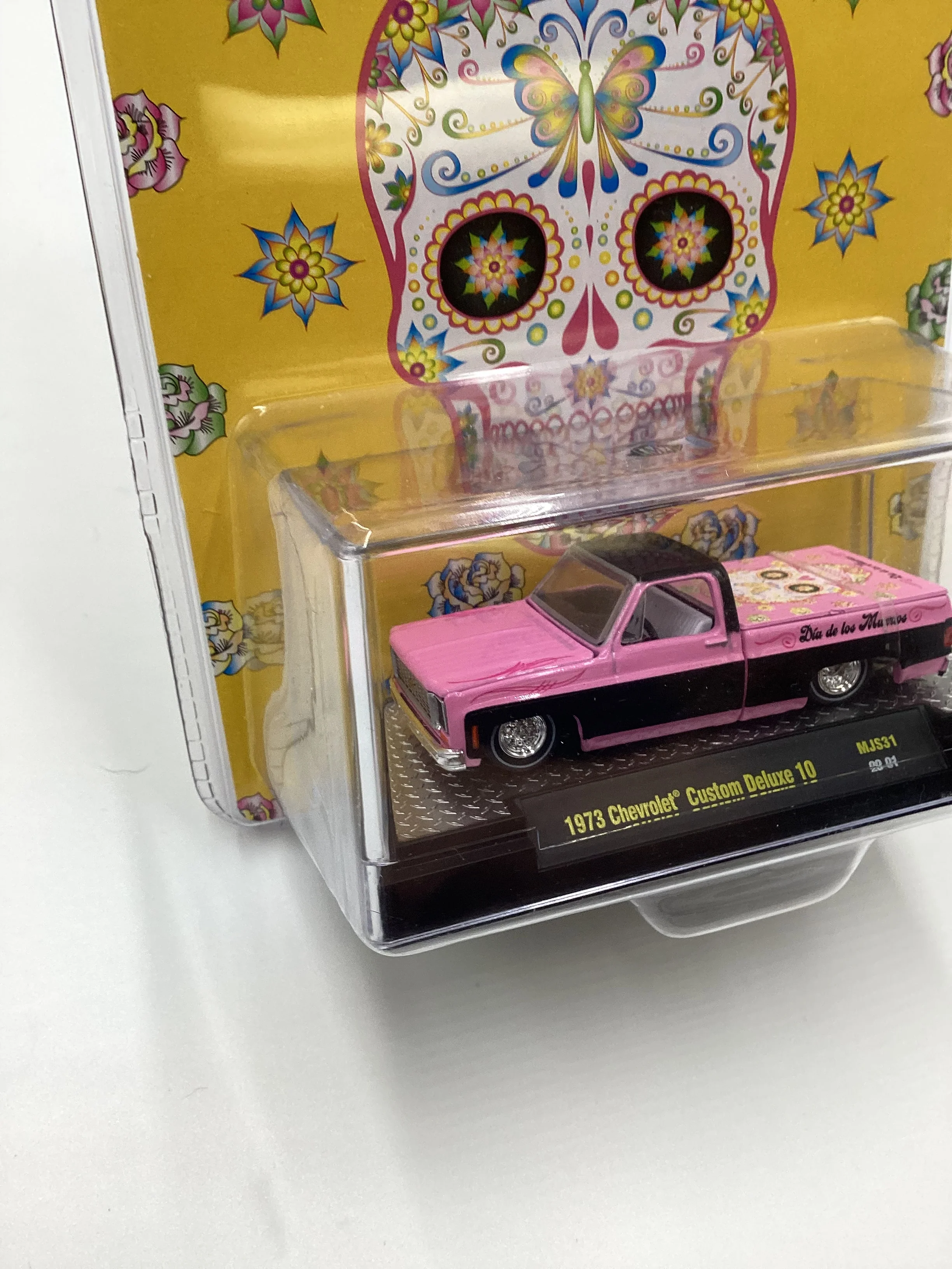 M2 machines Mijo Exclusives Dia De Los Muertos 1973 Chevrolet Cheyenne Custom Deluxe 10 Pink MJS31 - Image 5