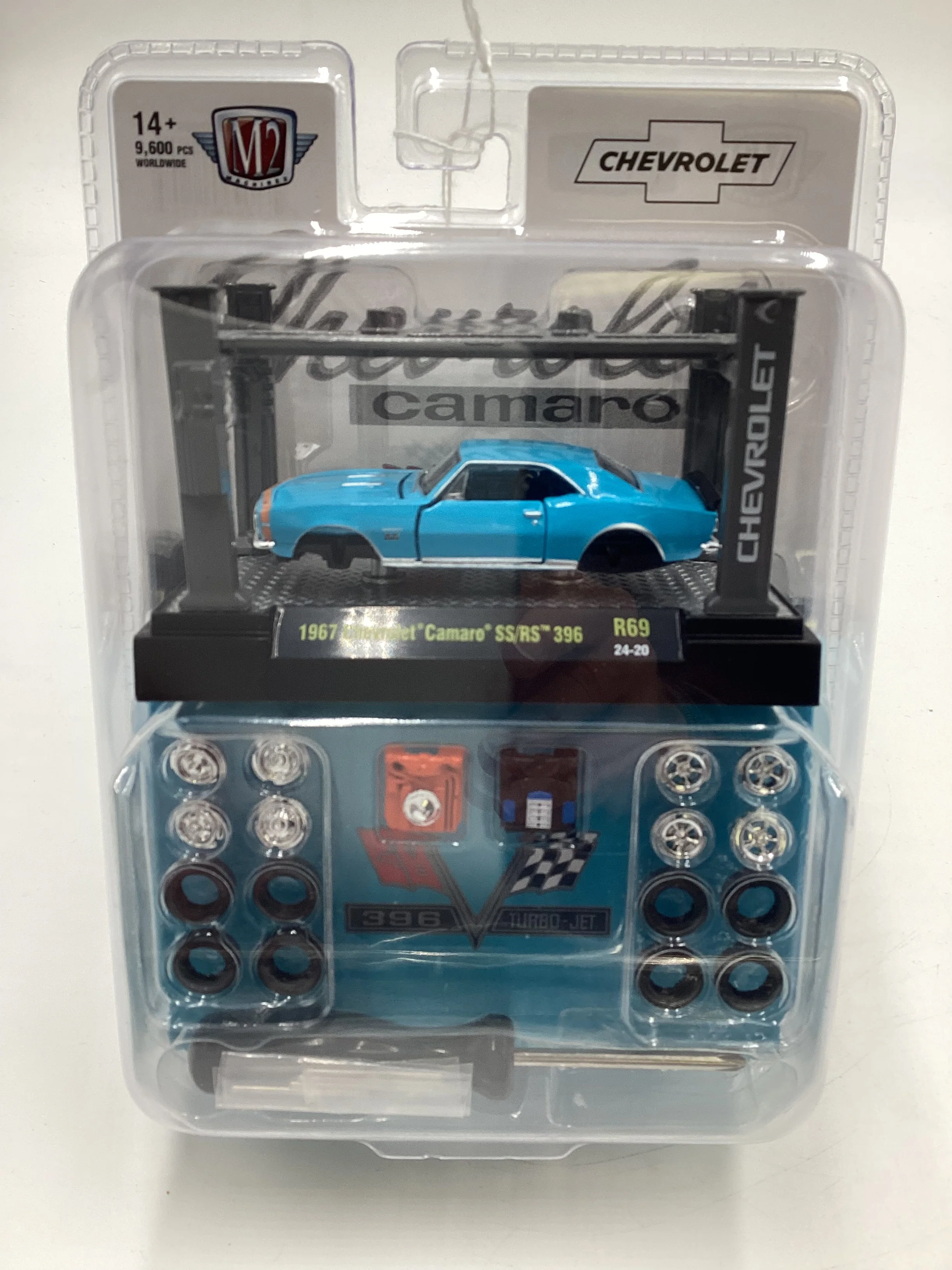 M2 Machines Model Kit 1967 Chevrolet Camaro SS/RS 396 Light Blue R69 201H - Image 2