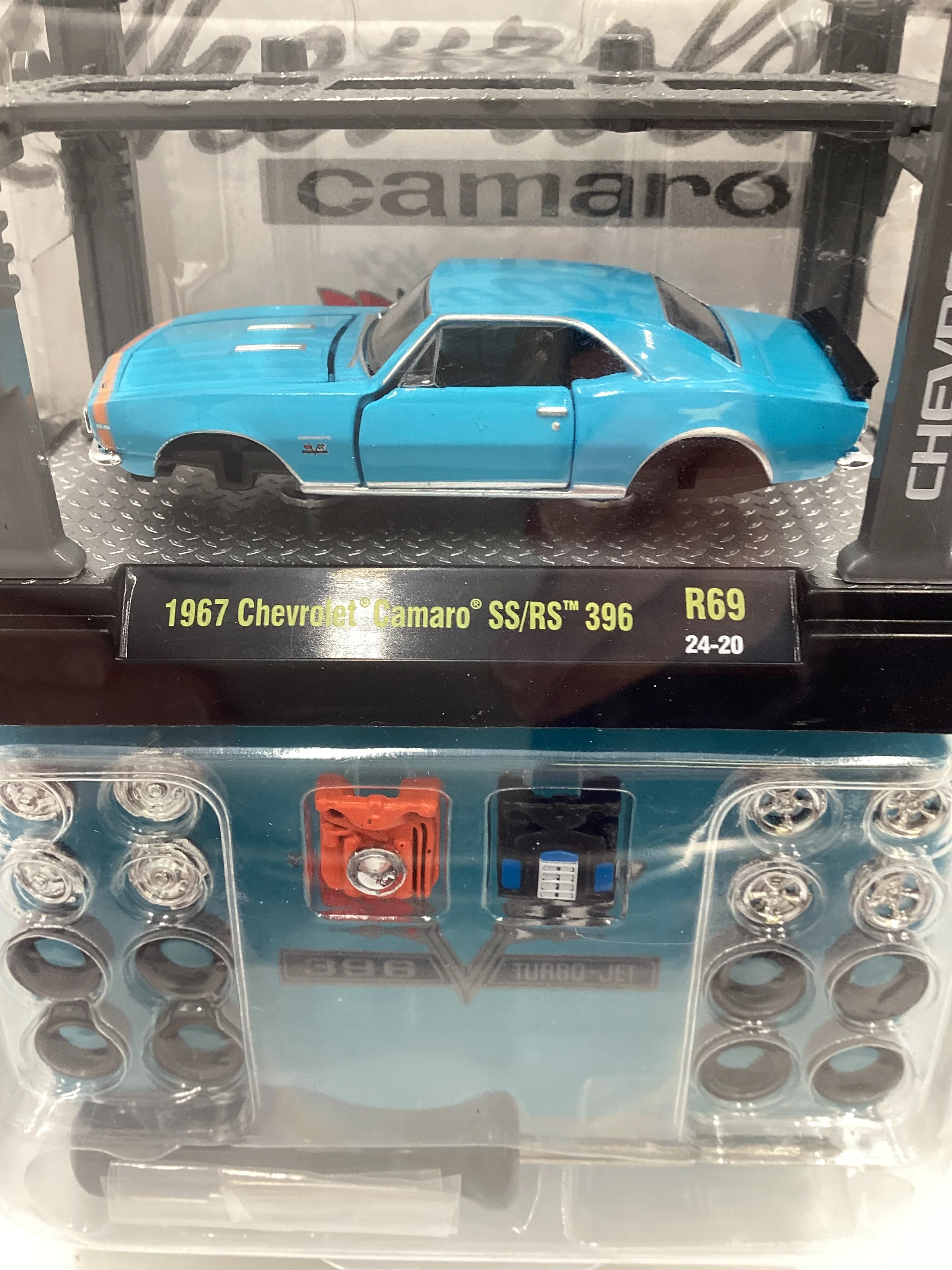 M2 Machines Model Kit 1967 Chevrolet Camaro SS/RS 396 Light Blue R69 201H - Image 3