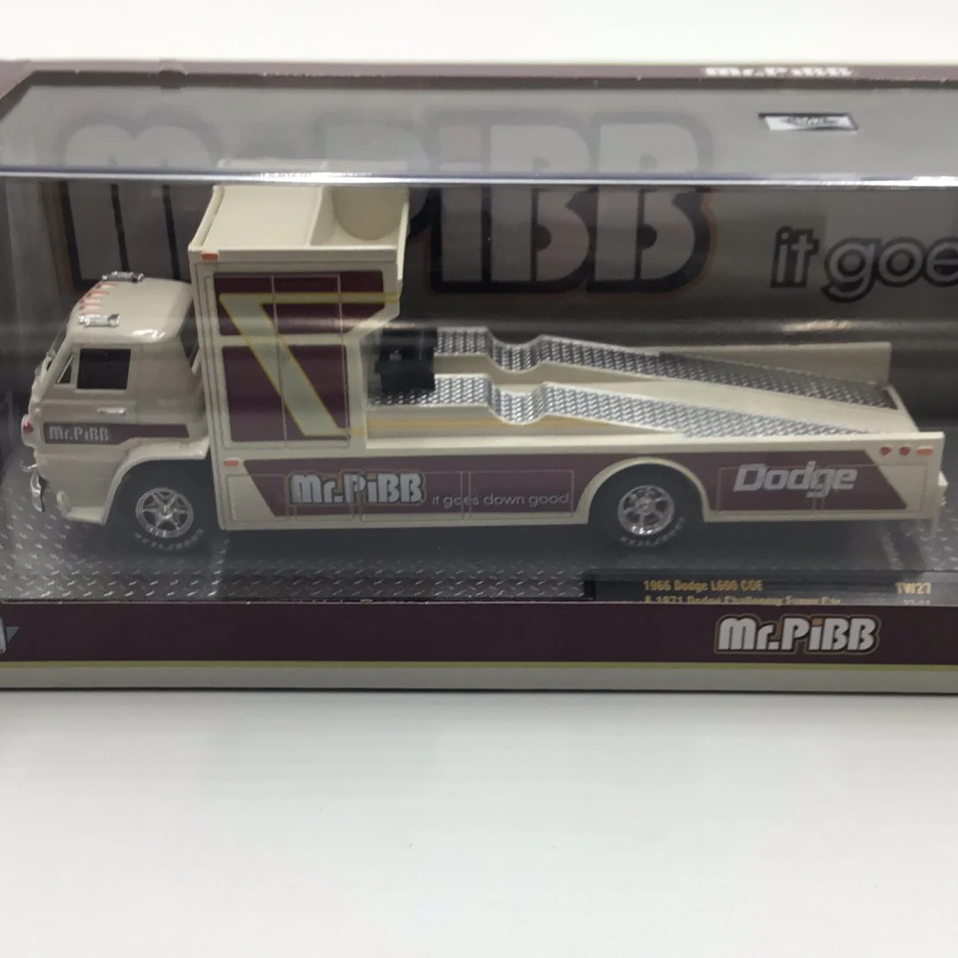 M2 Machines Mr Pibb Hauler 1966 Dodge L600 COE & 1971 Dodge Challenger Funny Car TW27 - Image 2