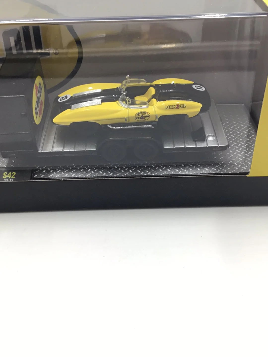 M2 Machines Pennzoil hauler 1973 GMC Sierra 3500 & 1959 Chevrolet Corvette XP-86 S42 - Image 4