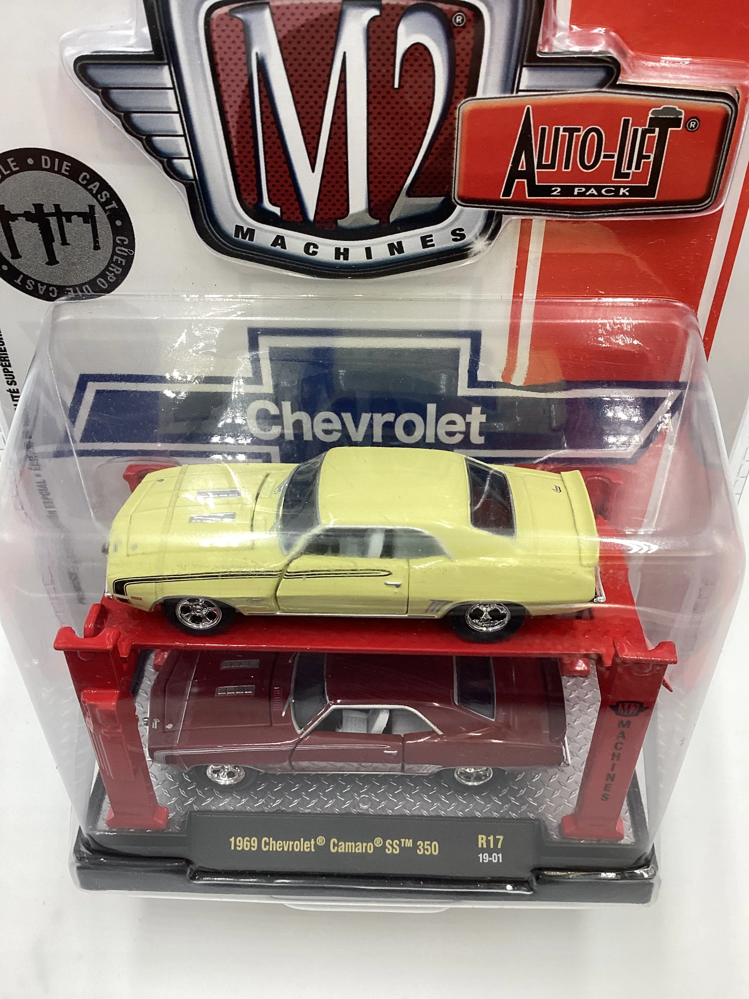 M2 Machines Auto-lift 2 Pack 1969 Chevrolet Camaro SS 350 R17 205H - Image 7