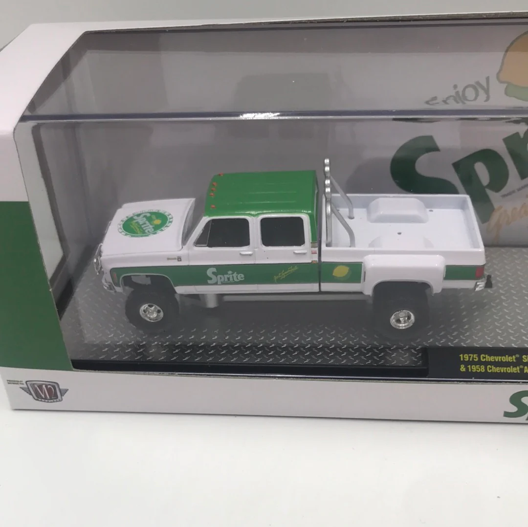 M2 Machines Sprite haulers 1975 Chevrolet Silverado 30 4x4 1958 Apache step side new model s02 - Image 2