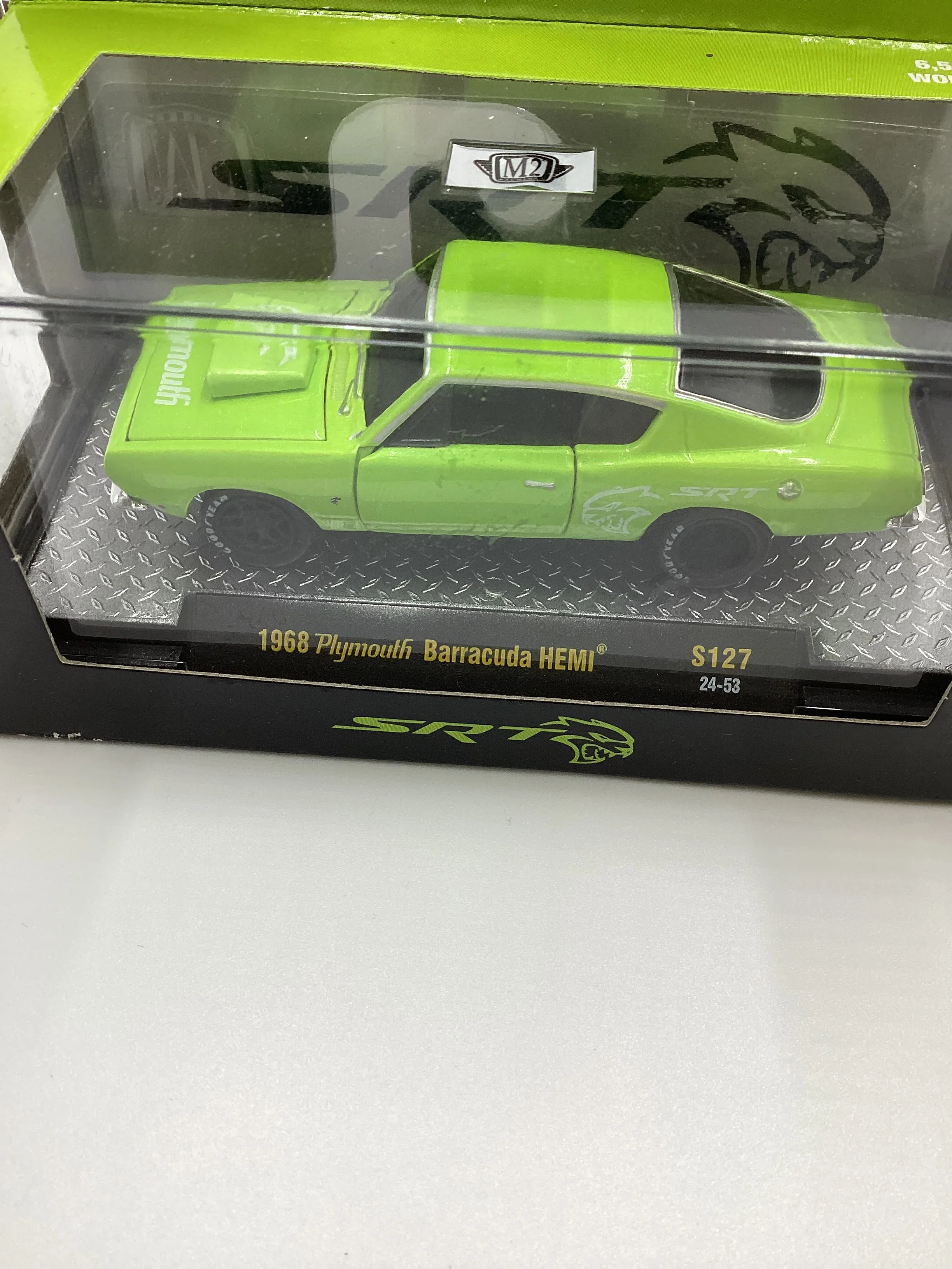 M2 Machines SRT 1968 Plymouth Barracuda Hemi Green S127 - Image 3