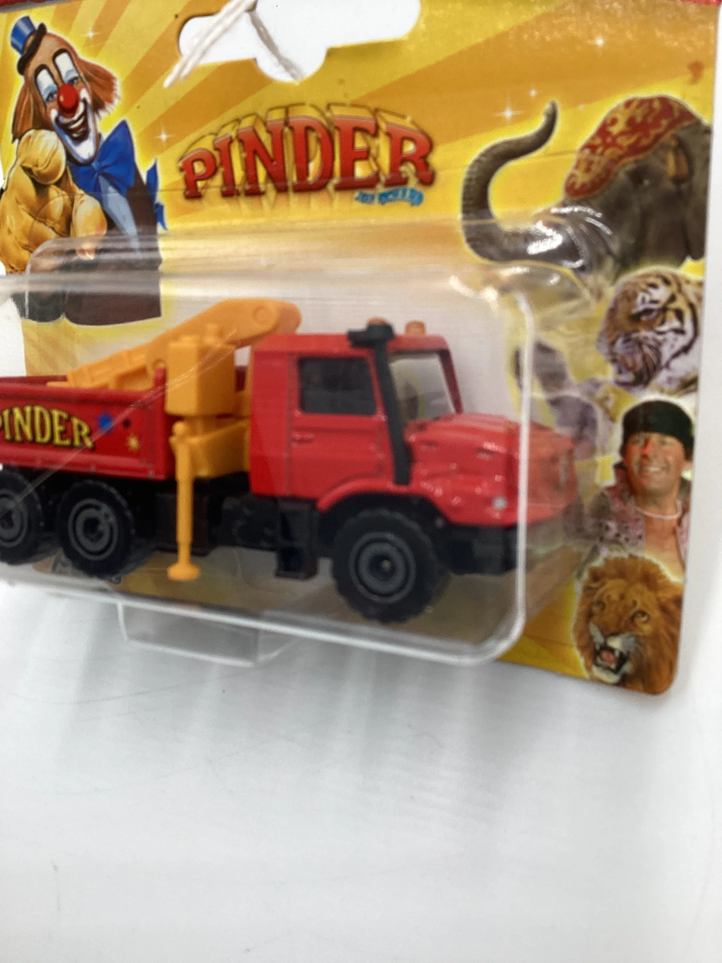 Majorette Pinder Mercedes Benz Zetros Red SR - Image 3
