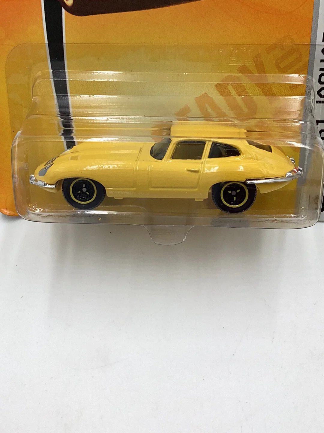 Matchbox 2009 #9 1961 Jaguar E -Type Coupe yellow 209C - Image 2