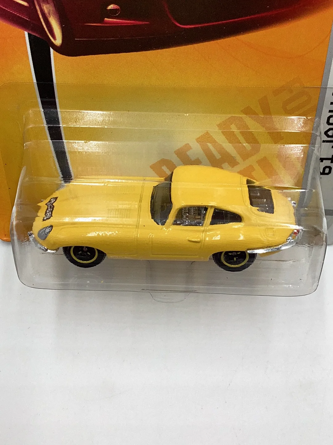 Matchbox 2009 #9 1961 Jaguar E -Type Coupe yellow 209C - Image 5