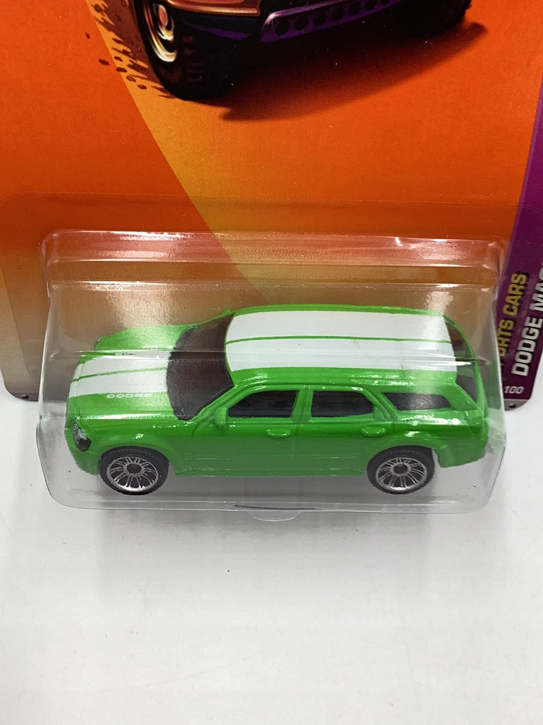 Matchbox 2010 #9 Dodge Magnum green 207A - Image 5