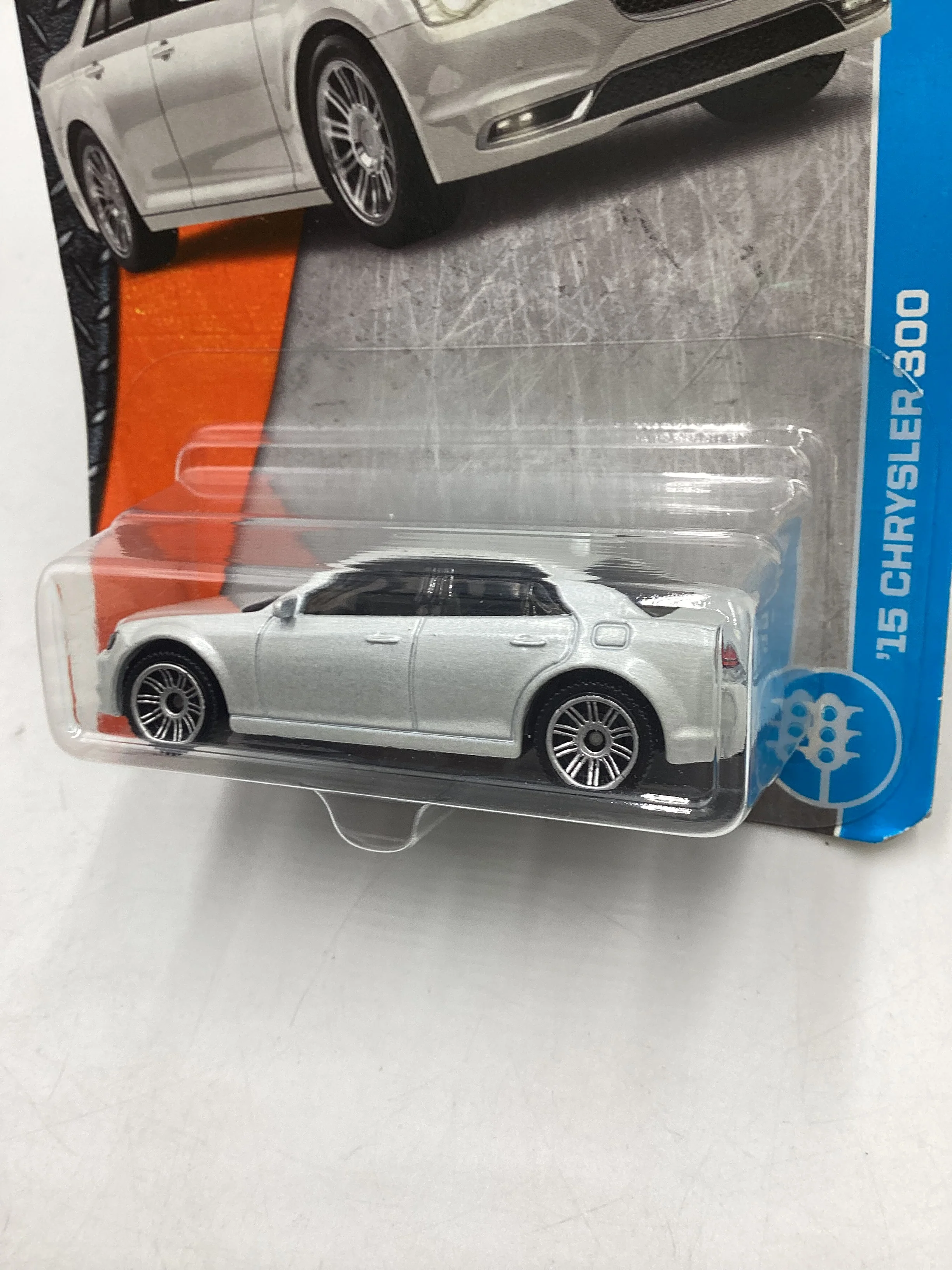 Matchbox #22 15 Chrysler 300 White - Image 4