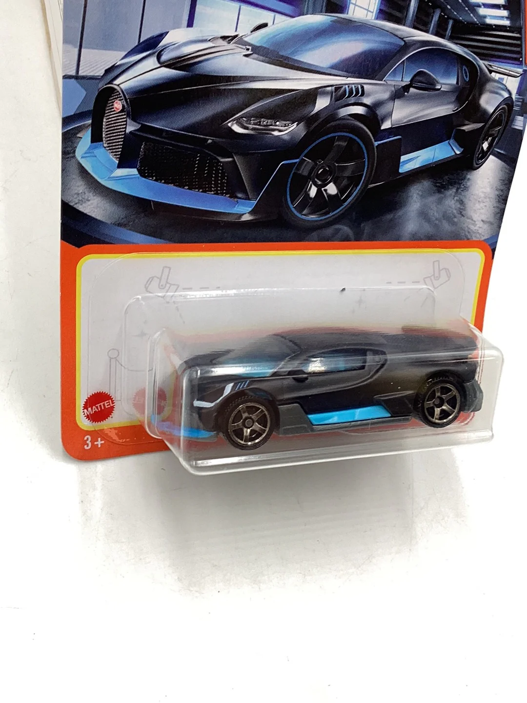 matchbox #39 2018 Bugatti Divo black 206B - Image 3