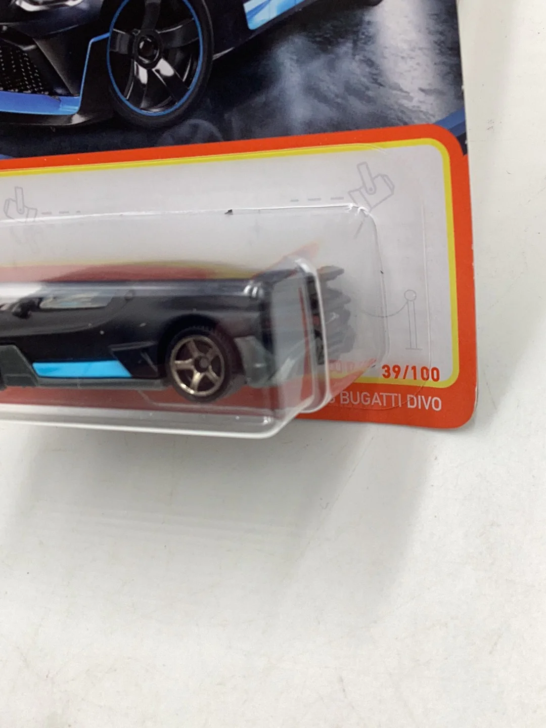 matchbox #39 2018 Bugatti Divo black 206B - Image 4