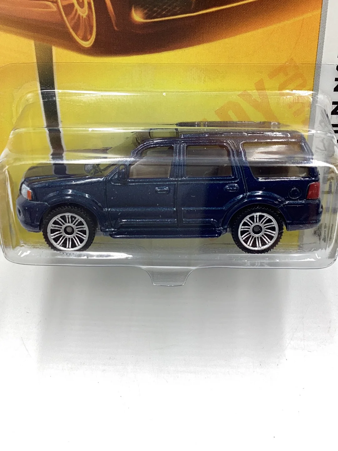 Matchbox #41 Lincoln Navigator 213A - Image 2